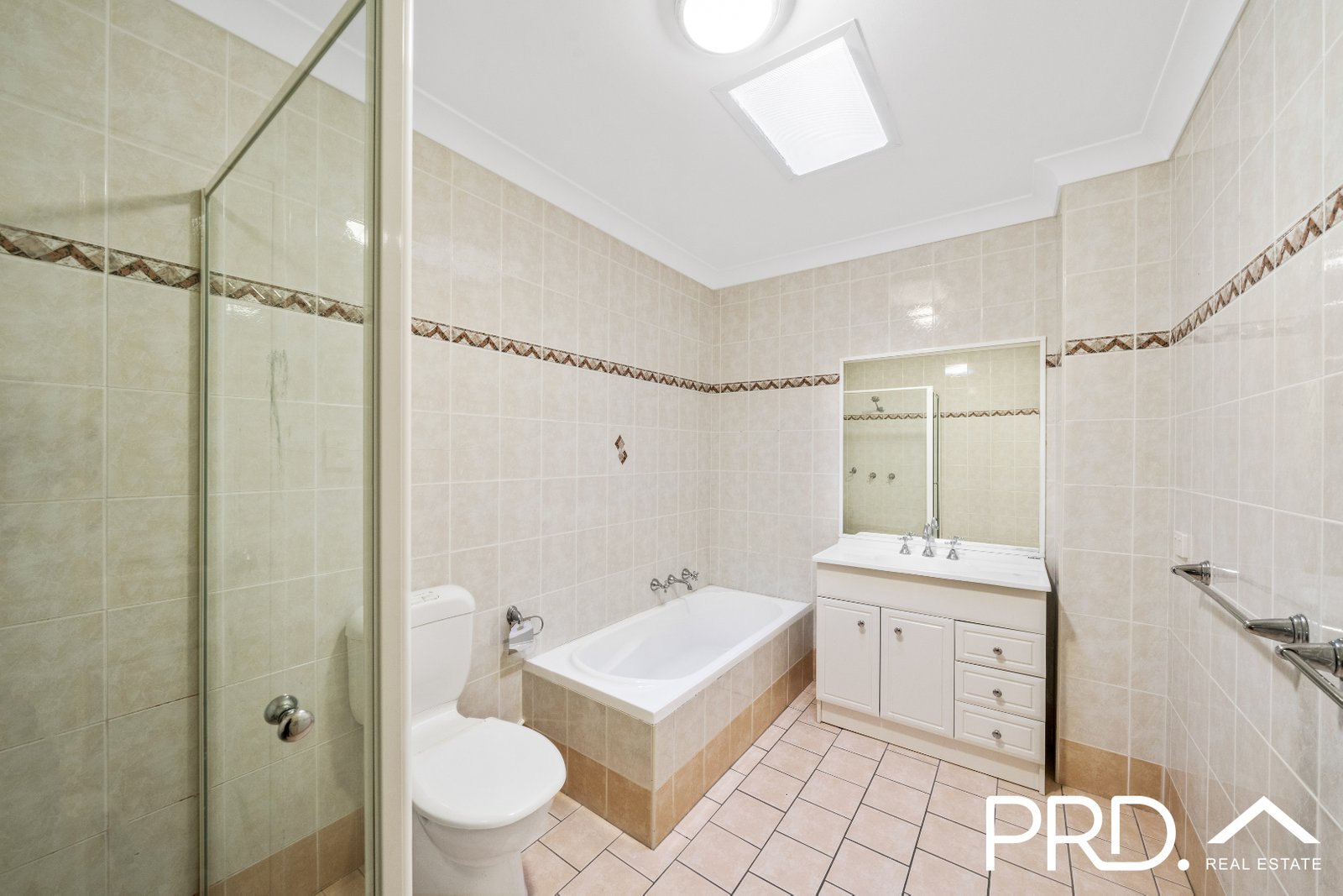 6/837 Henry Lawson Drive PICNIC POINT 5