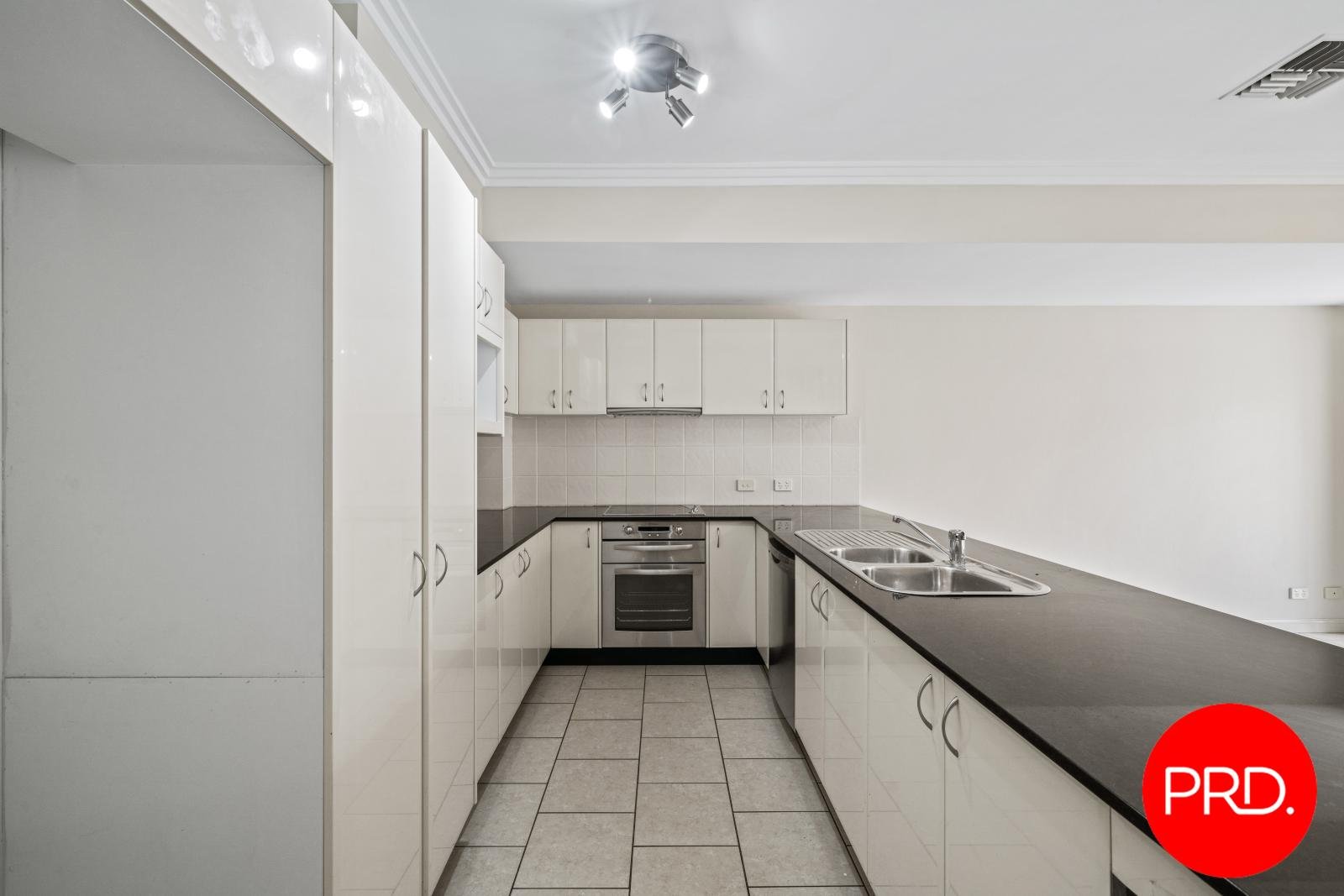 6/837 Henry Lawson Drive PICNIC POINT 2