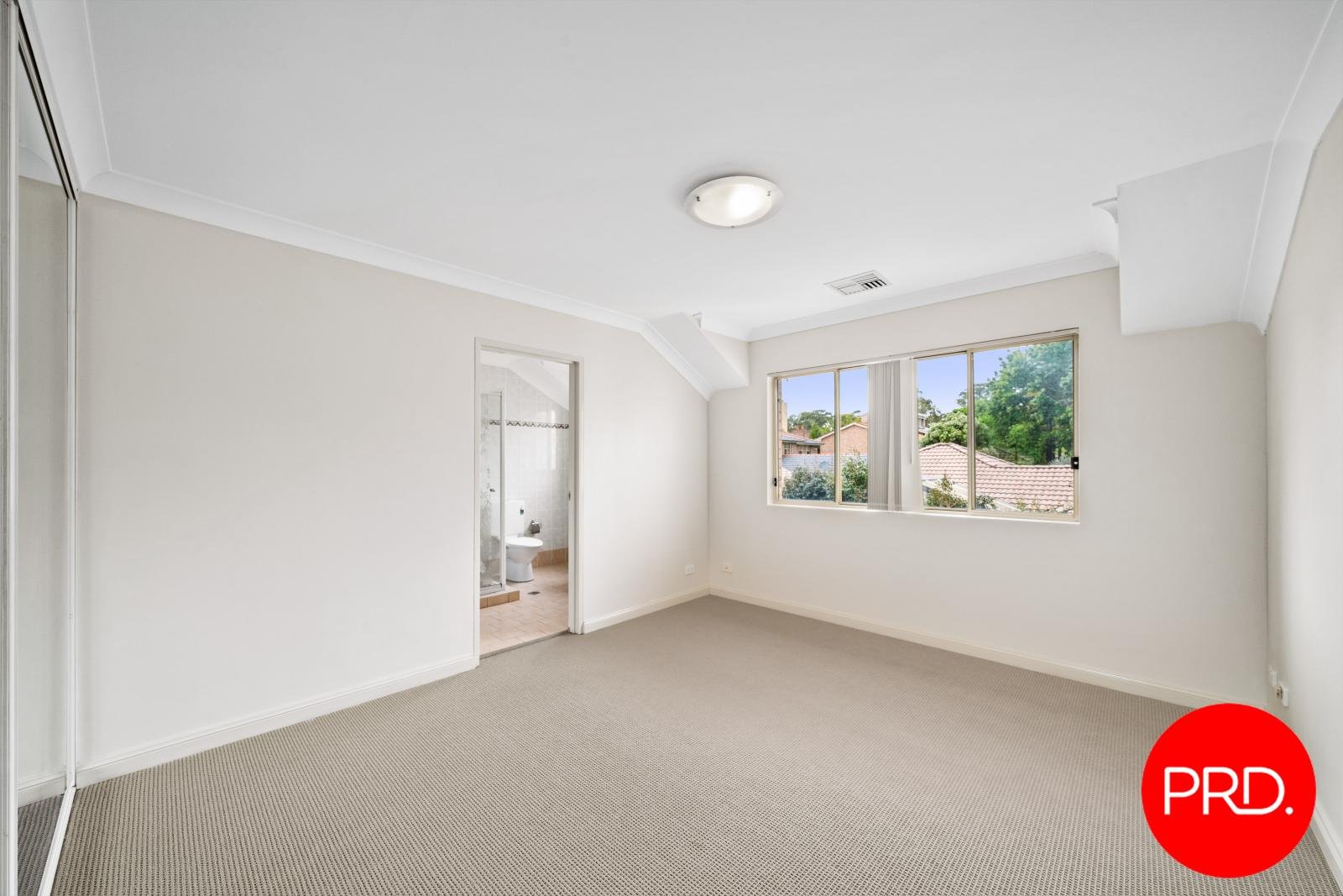 6/837 Henry Lawson Drive PICNIC POINT 3