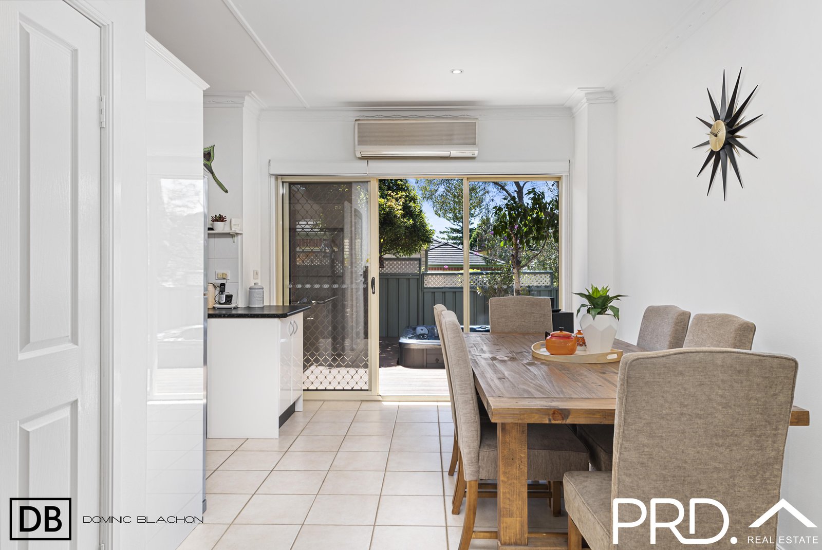 6/883 Henry Lawson Drive PICNIC POINT 3