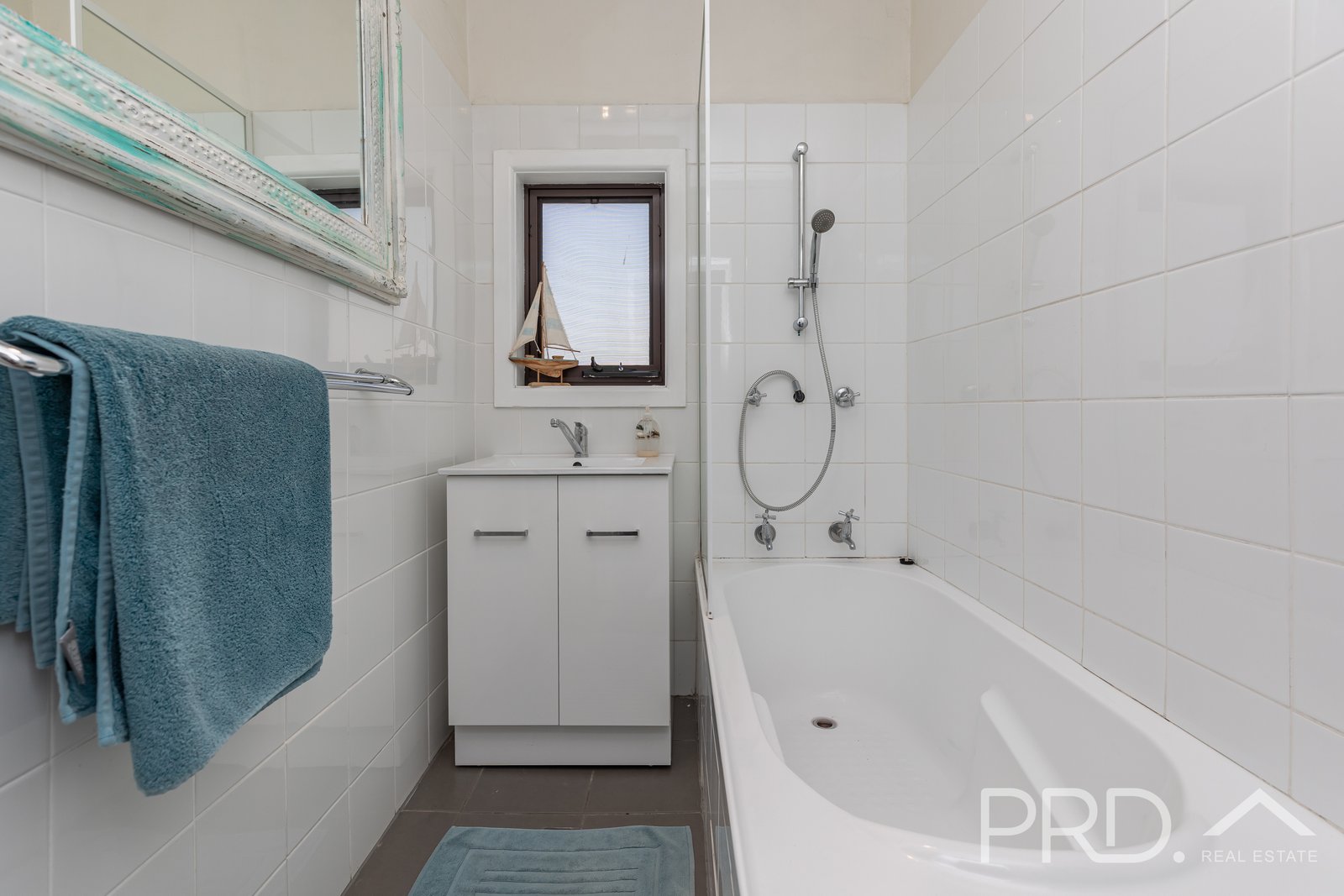 69 Blowering Road TUMUT 9