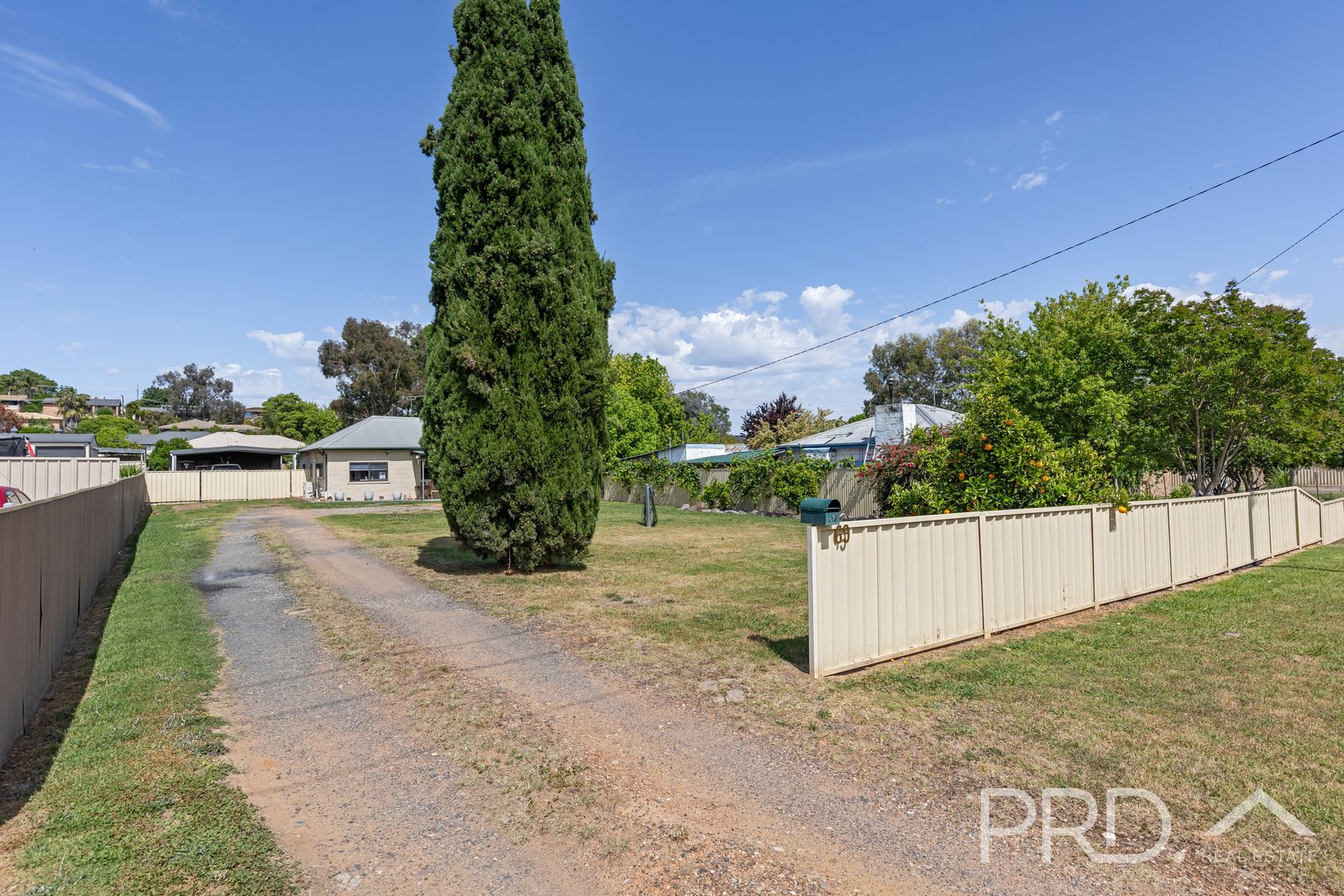 69 Blowering Road TUMUT 17