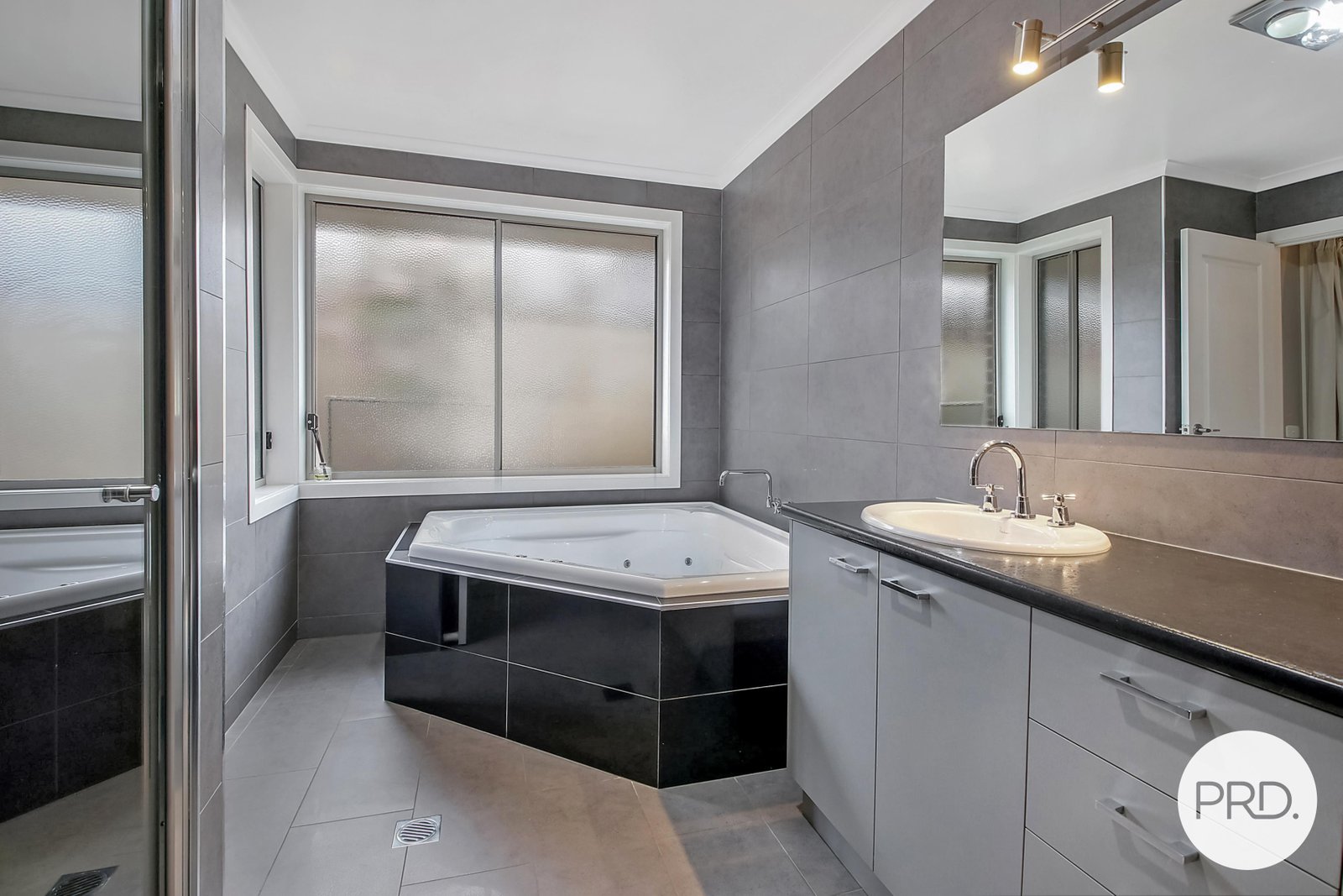 69 Fairway Gardens Road THURGOONA 5