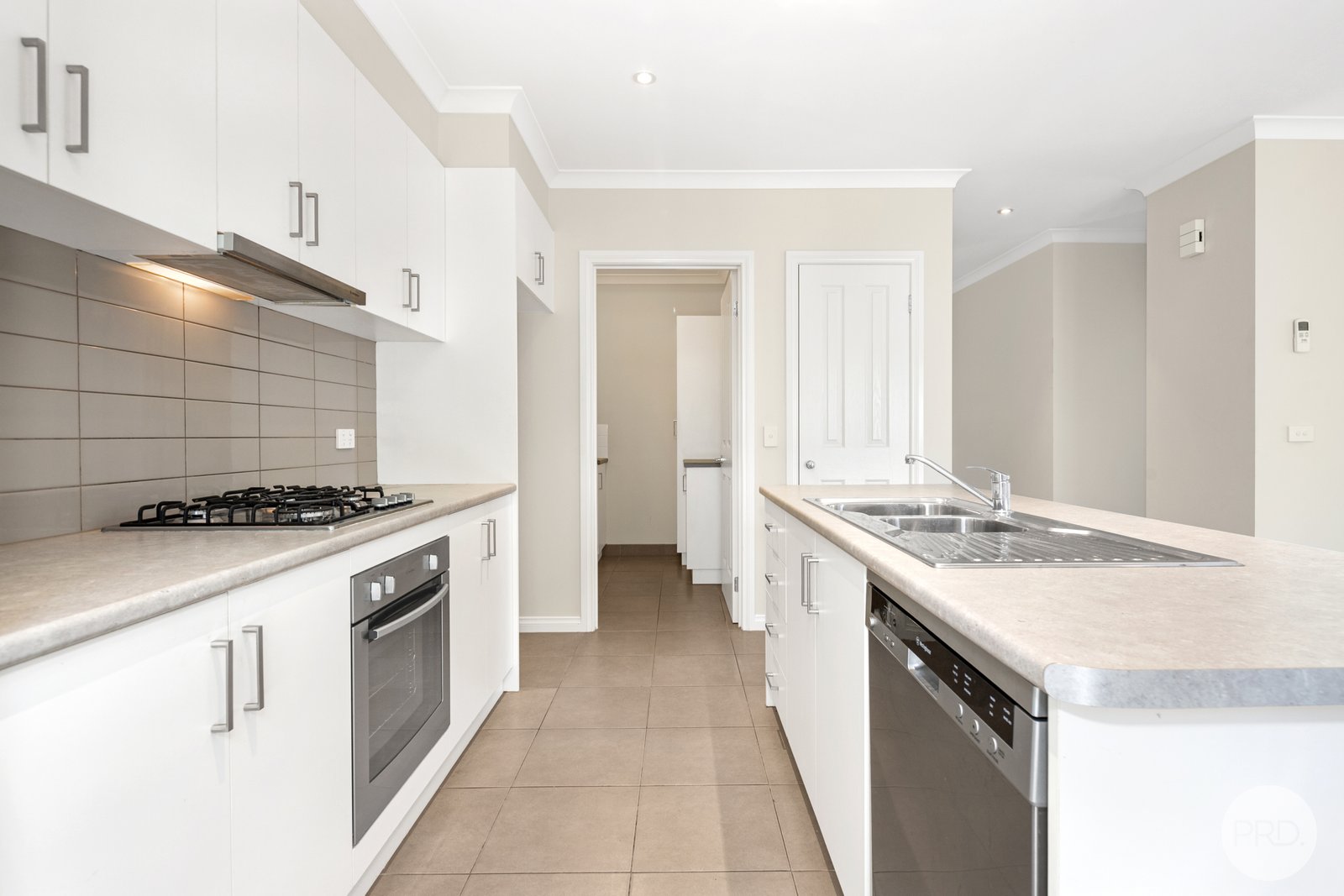 6/9 Horwood Drive CANADIAN 5