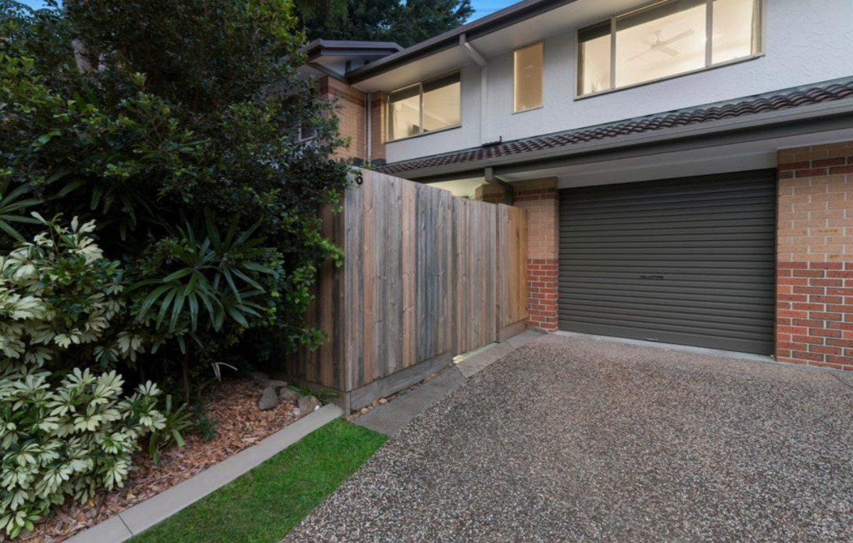 6/9 Kingia Court Burleigh Heads 2