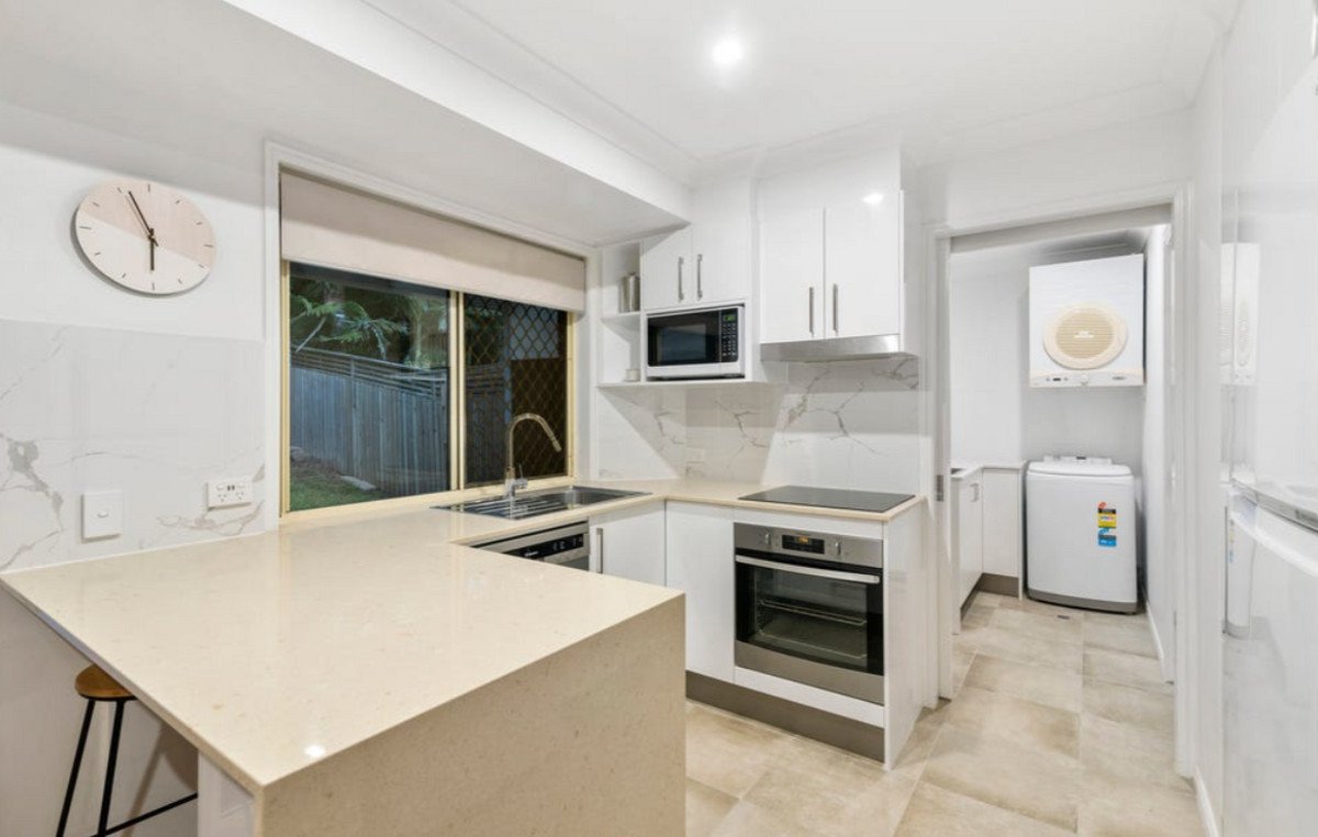 6/9 Kingia Court Burleigh Heads 3