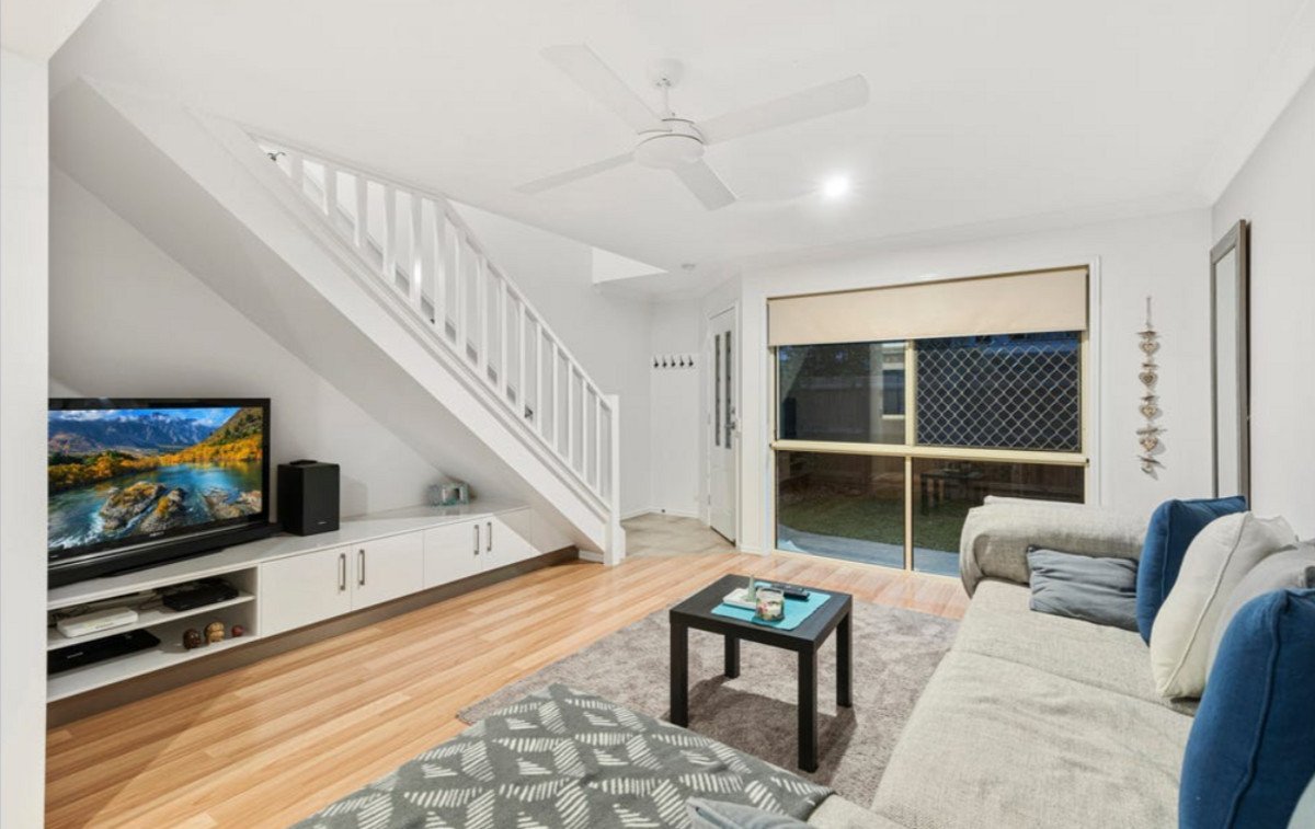 6/9 Kingia Court Burleigh Heads 6