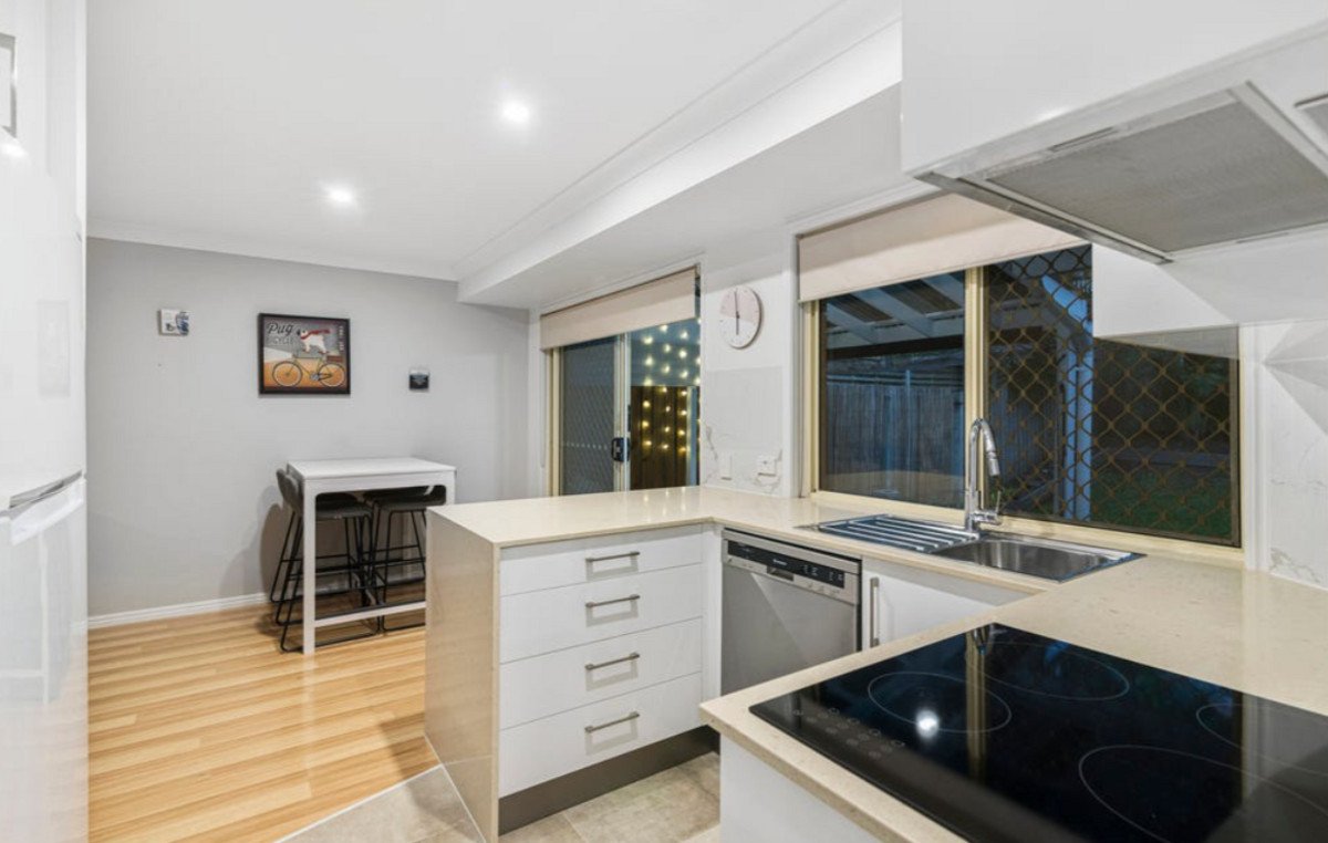 6/9 Kingia Court Burleigh Heads 7