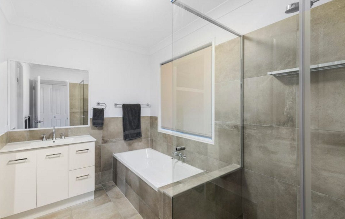 6/9 Kingia Court Burleigh Heads 10