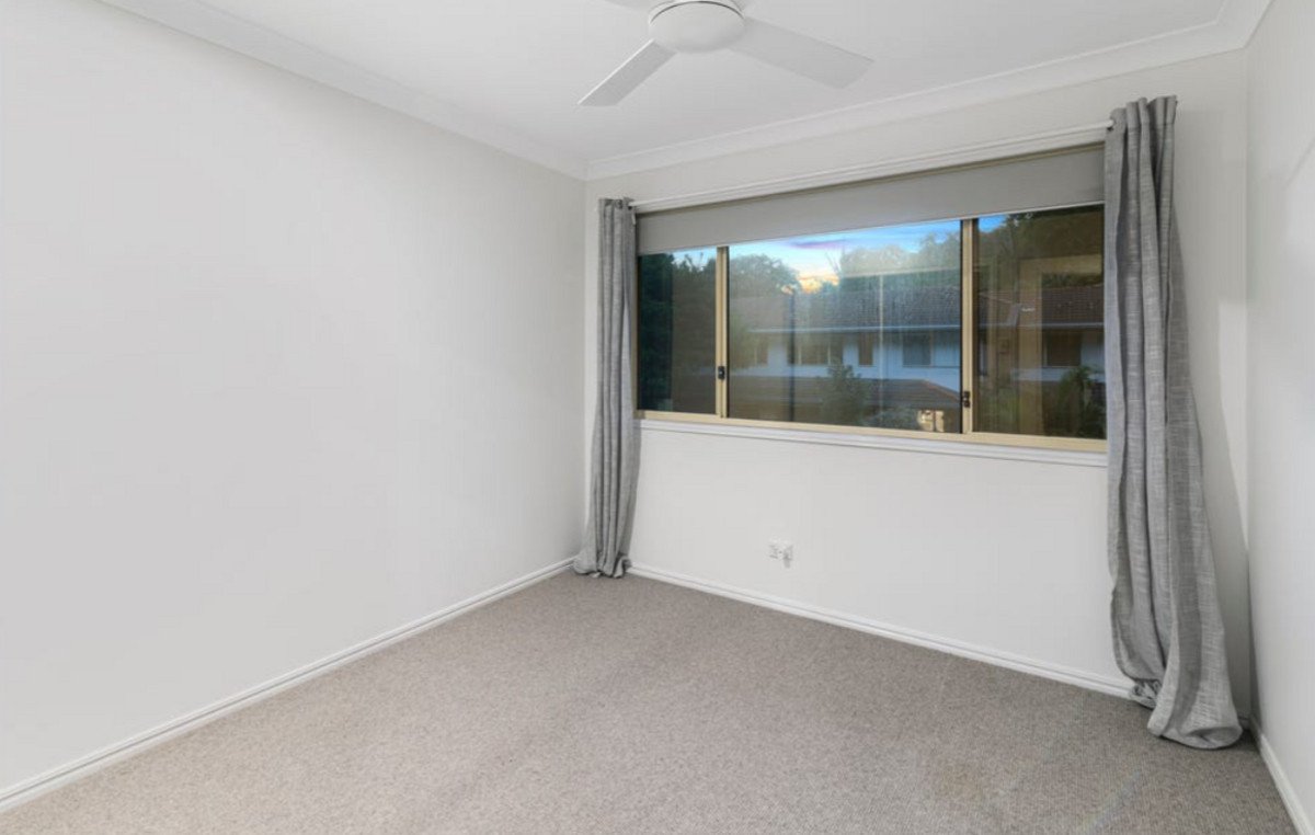 6/9 Kingia Court Burleigh Heads 12