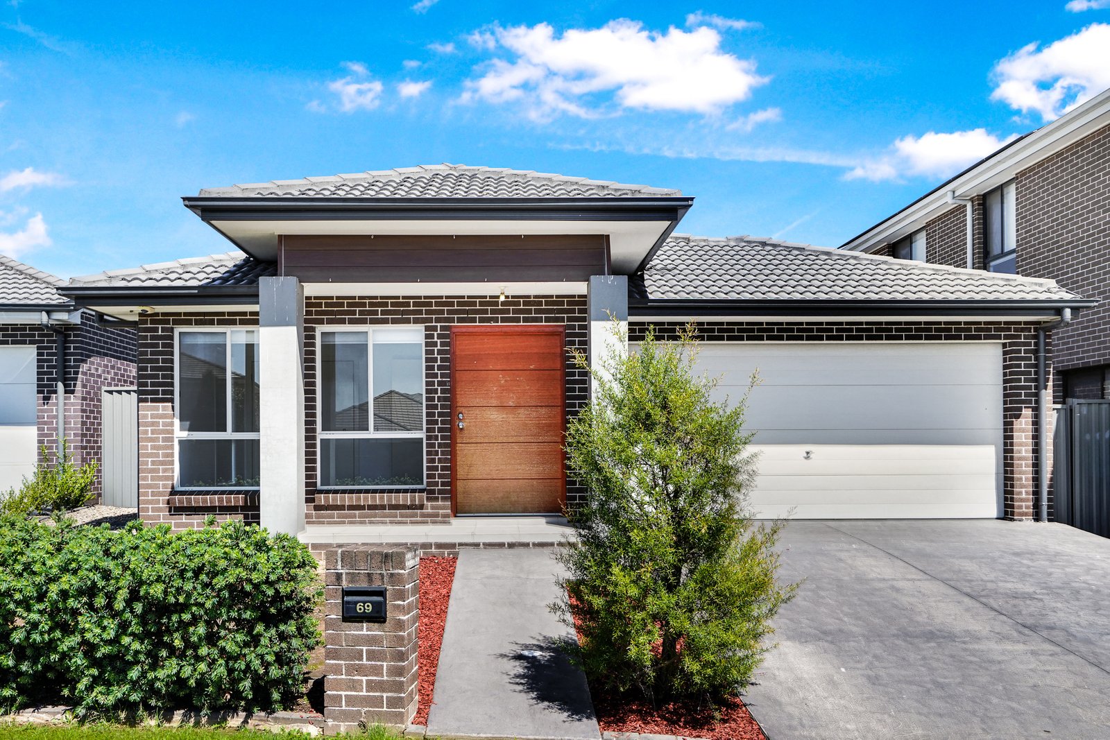 69 Sinclair Parade Jordan Springs 1