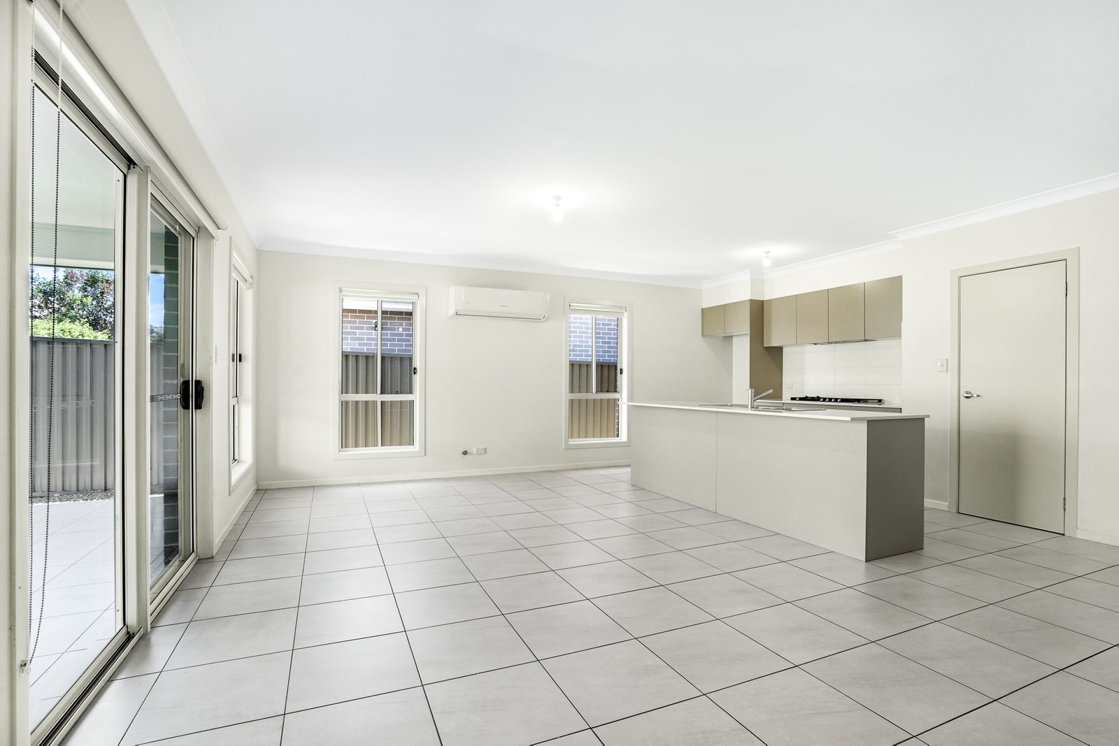 69 Sinclair Parade Jordan Springs 2