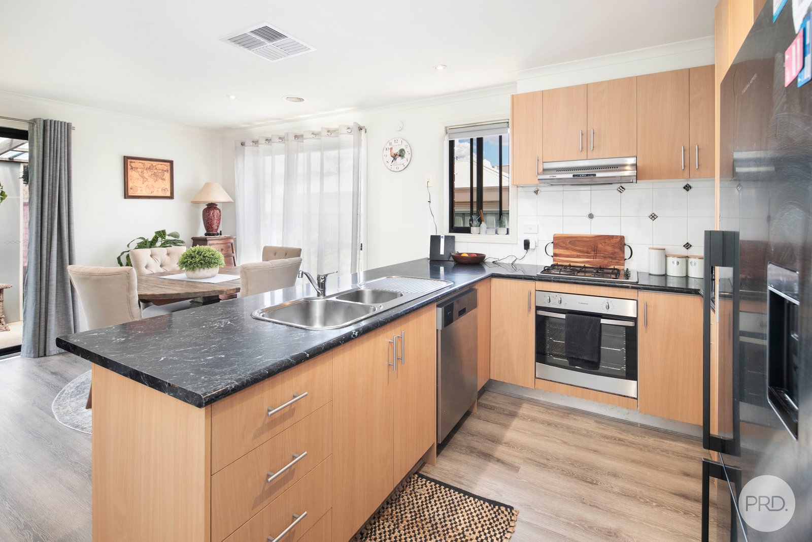 69 Stirling Drive LAKE GARDENS 8