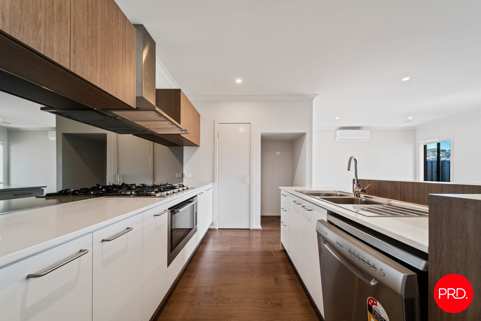 69 Whirrakee Parade HUNTLY 3