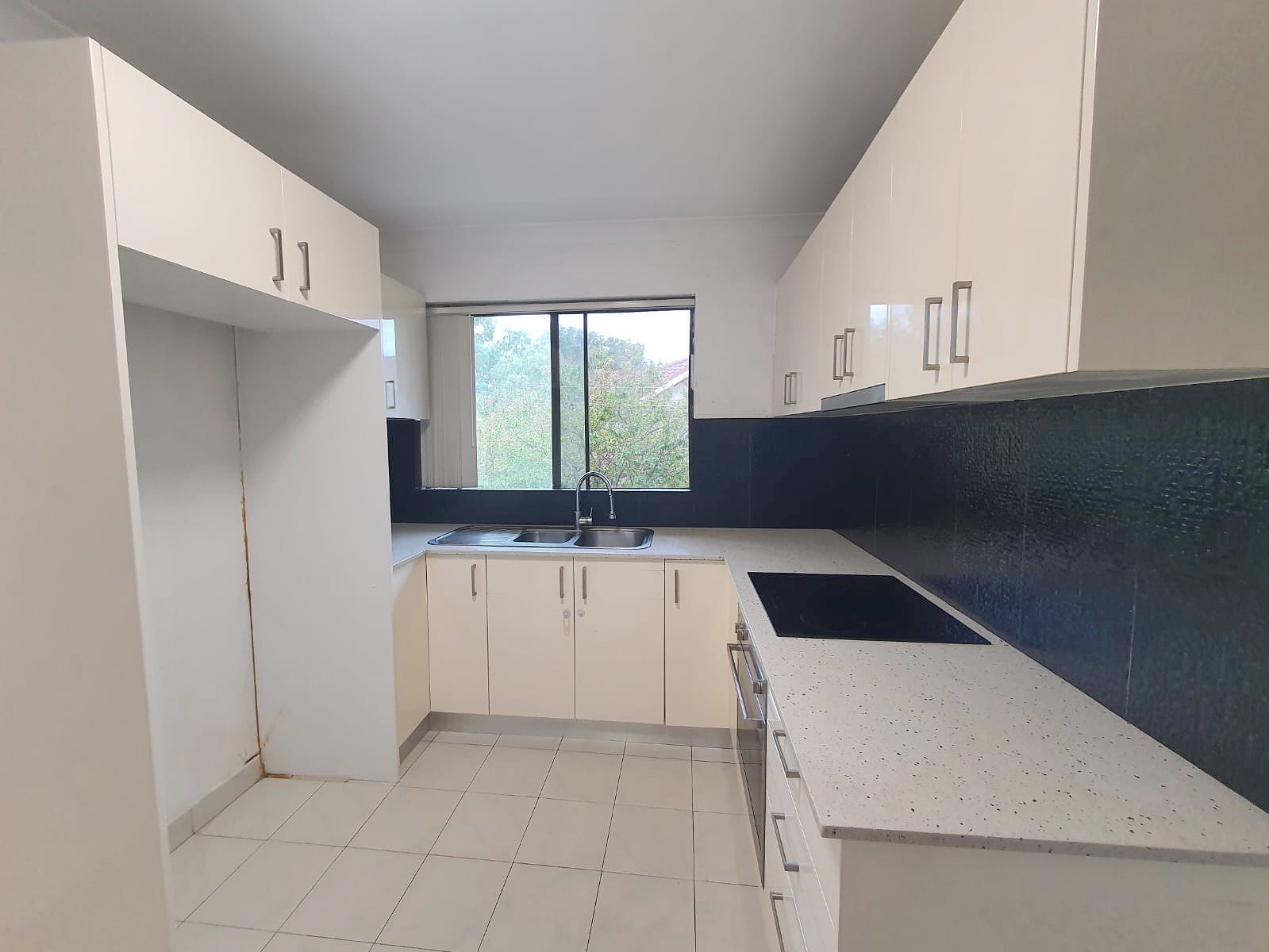 6/90 Copeland St  LIVERPOOL 2