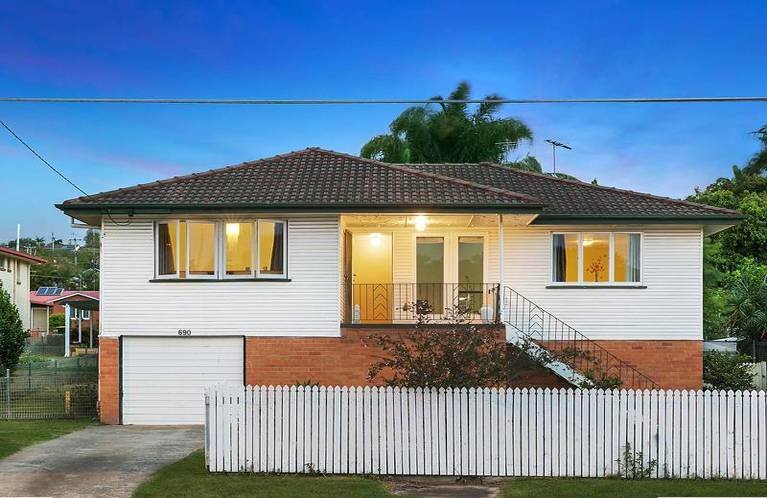 690 Robinson Road West  ASPLEY 1