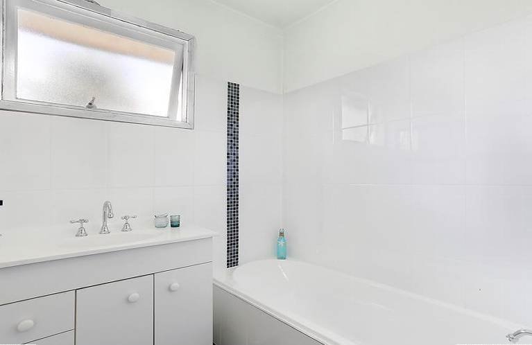 690 Robinson Road West  ASPLEY 6