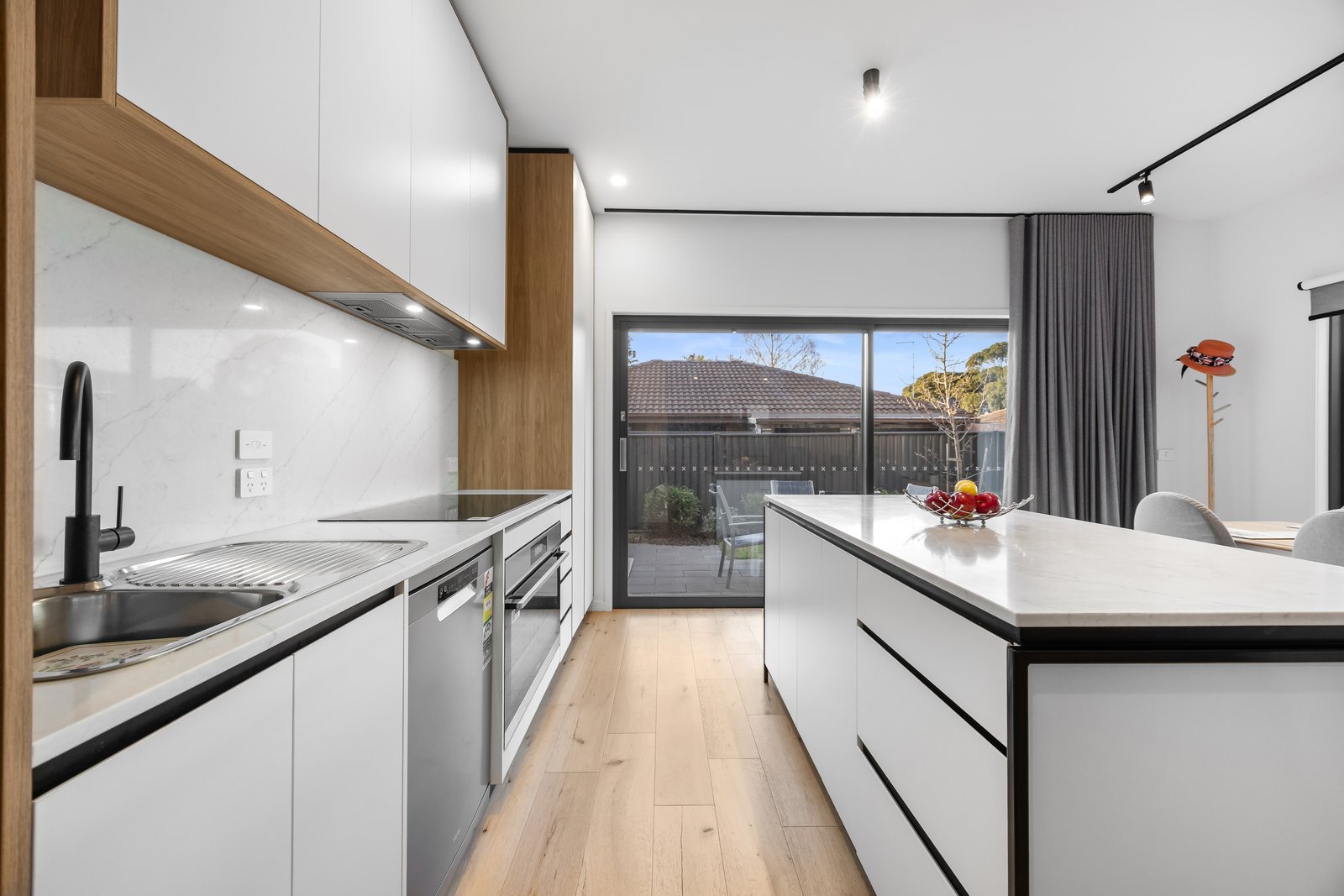 Gallery: 6/906 Lydiard St North
