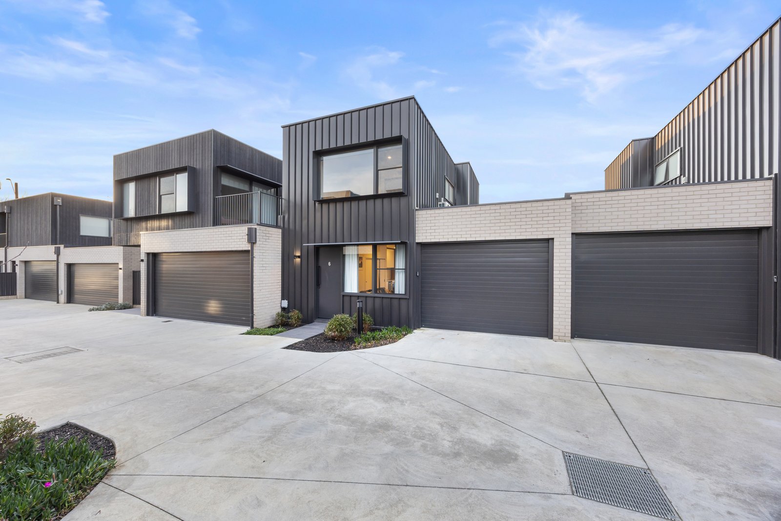 Gallery: 6/906 Lydiard St North