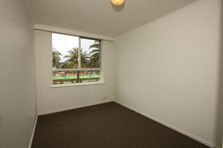 Gallery: 6/91 Beach Road