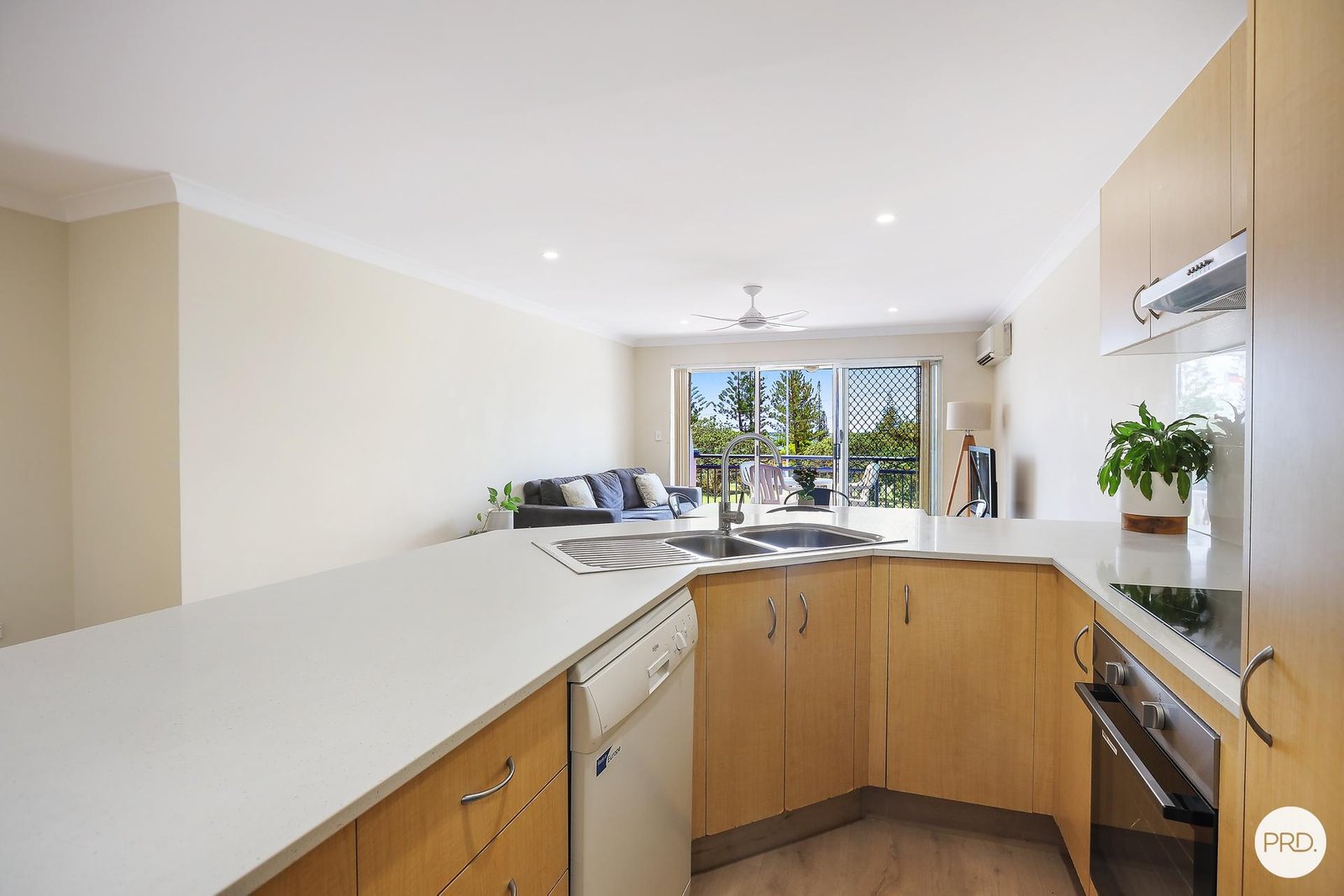 69/150 Marine Parade SOUTHPORT 4