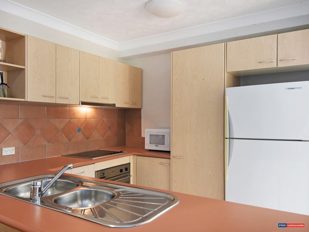 6/93 Old Burleigh Road BROADBEACH 8
