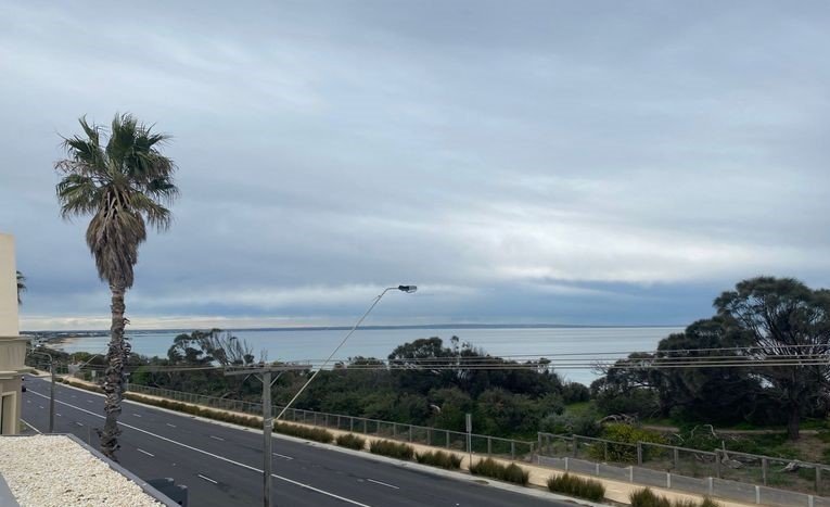 Gallery: 6/95 Beach Road