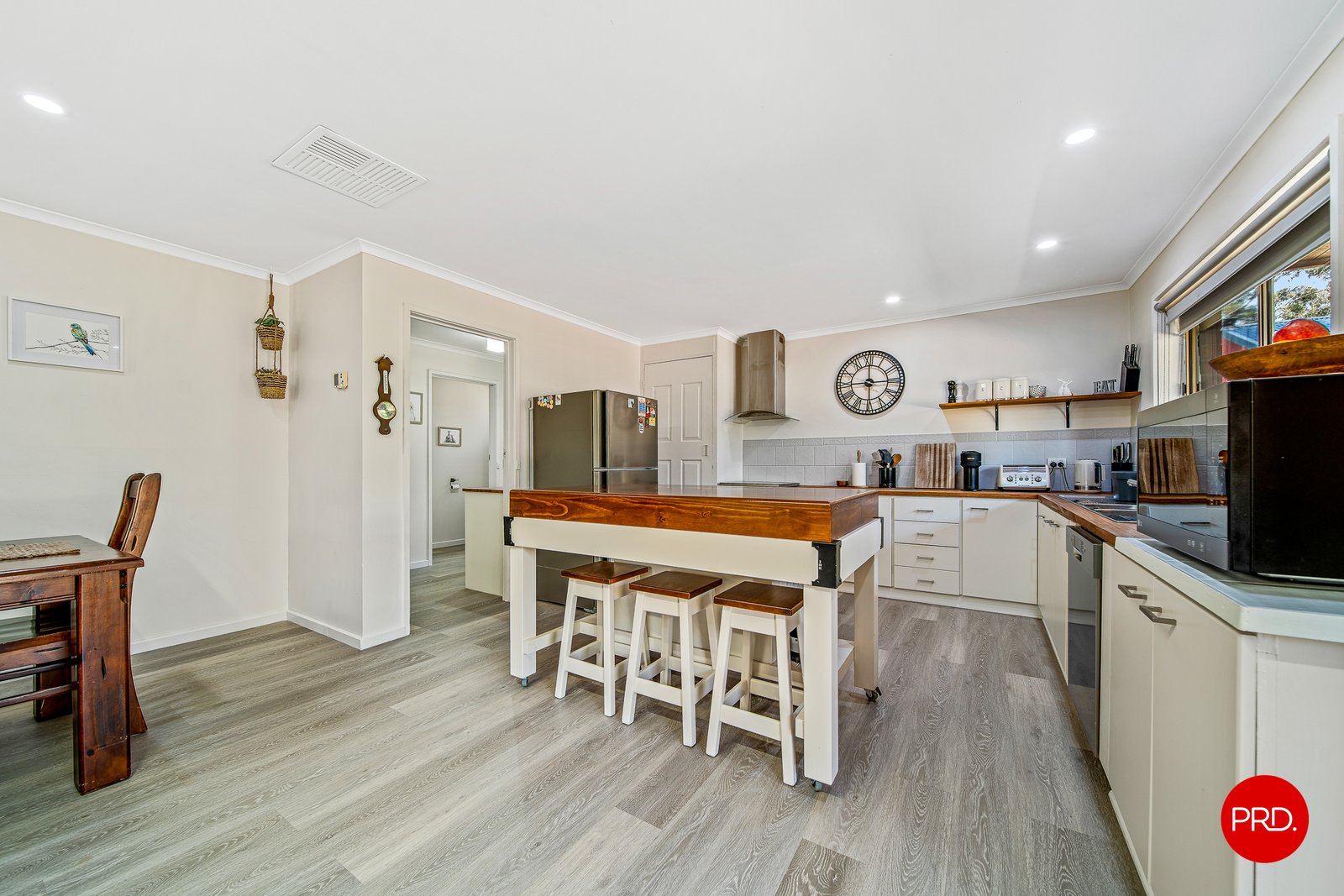 696 Midland Hwy  HUNTLY 4