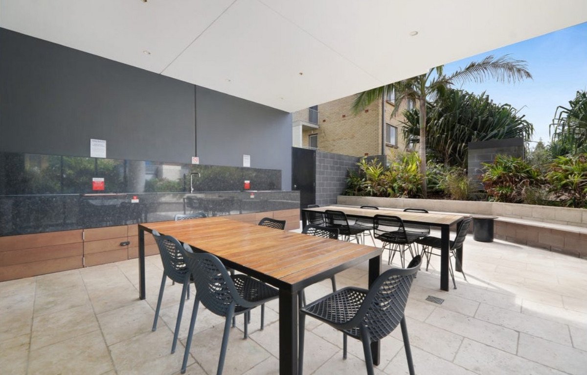 69/72 The Esplanade Burleigh Heads 22