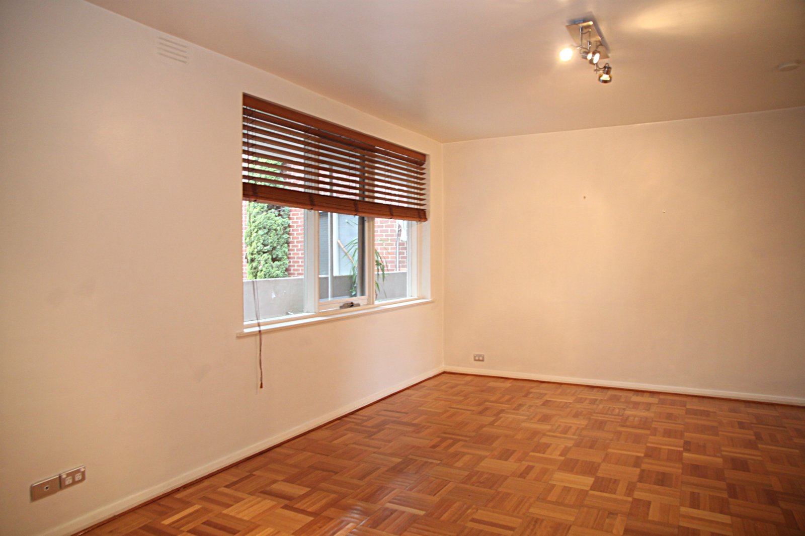 Gallery: 6/99 Alma Road