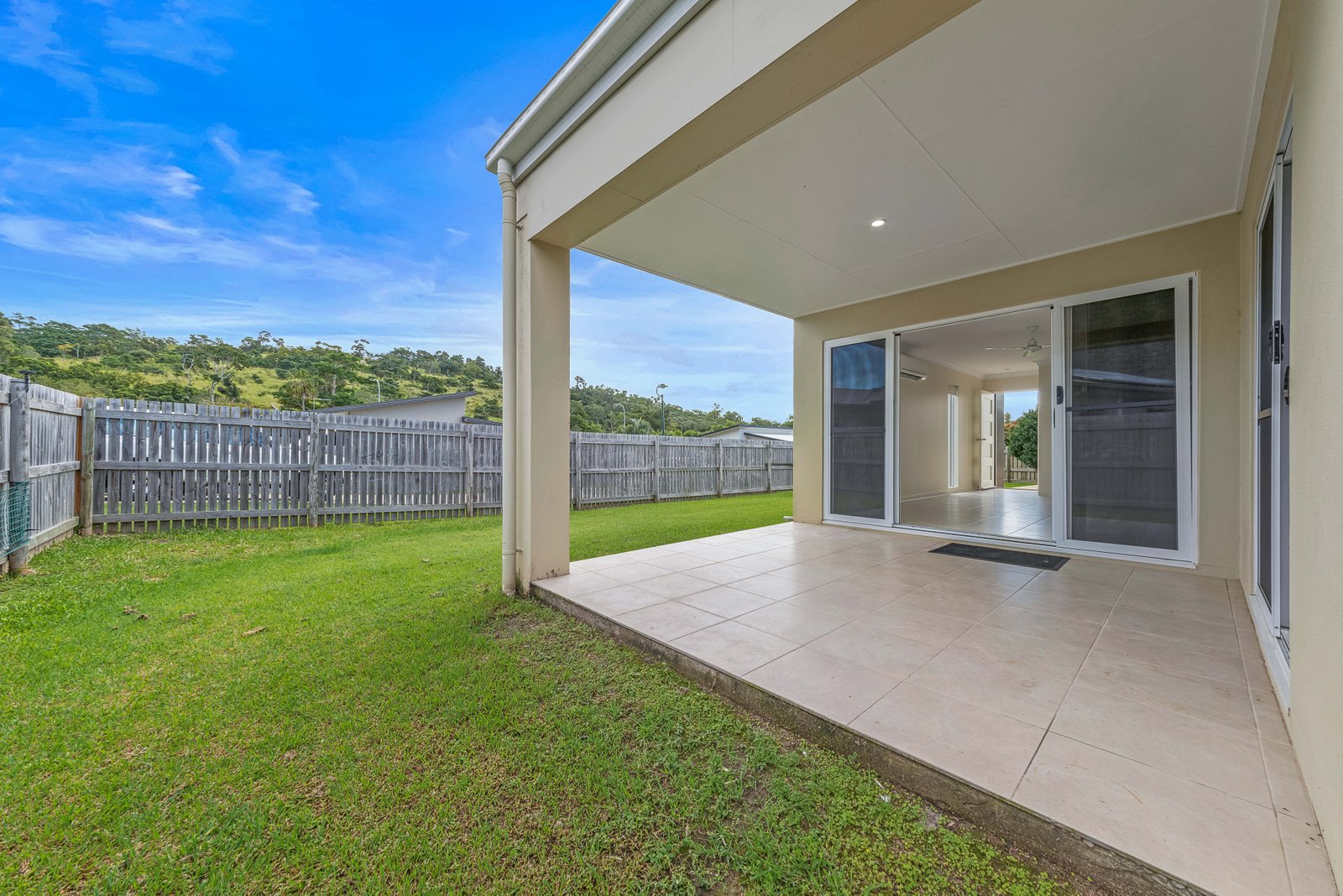 6a and 6b Leichardt Place CANNONVALE 2