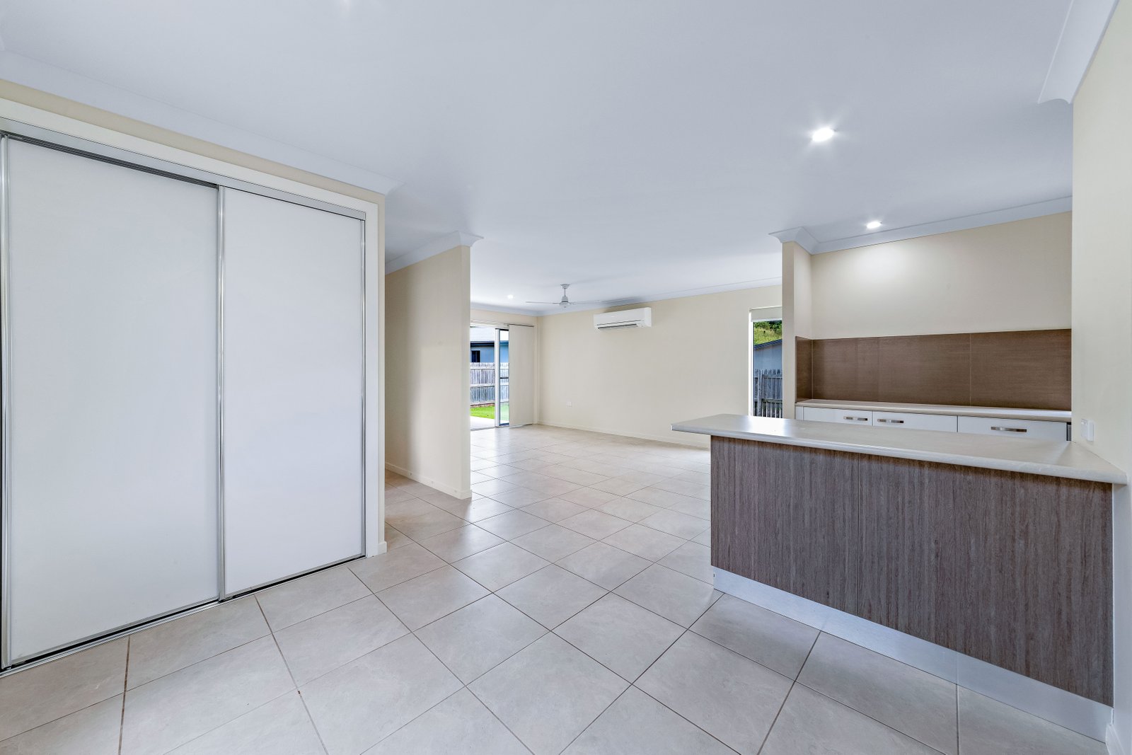 6a and 6b Leichardt Place CANNONVALE 5