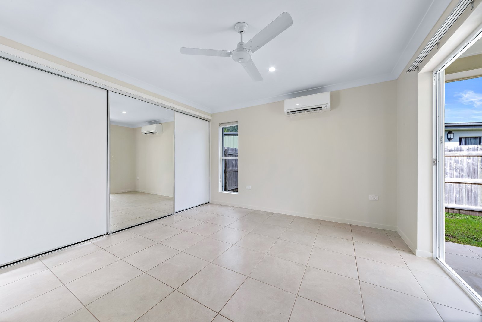 6a and 6b Leichardt Place CANNONVALE 6