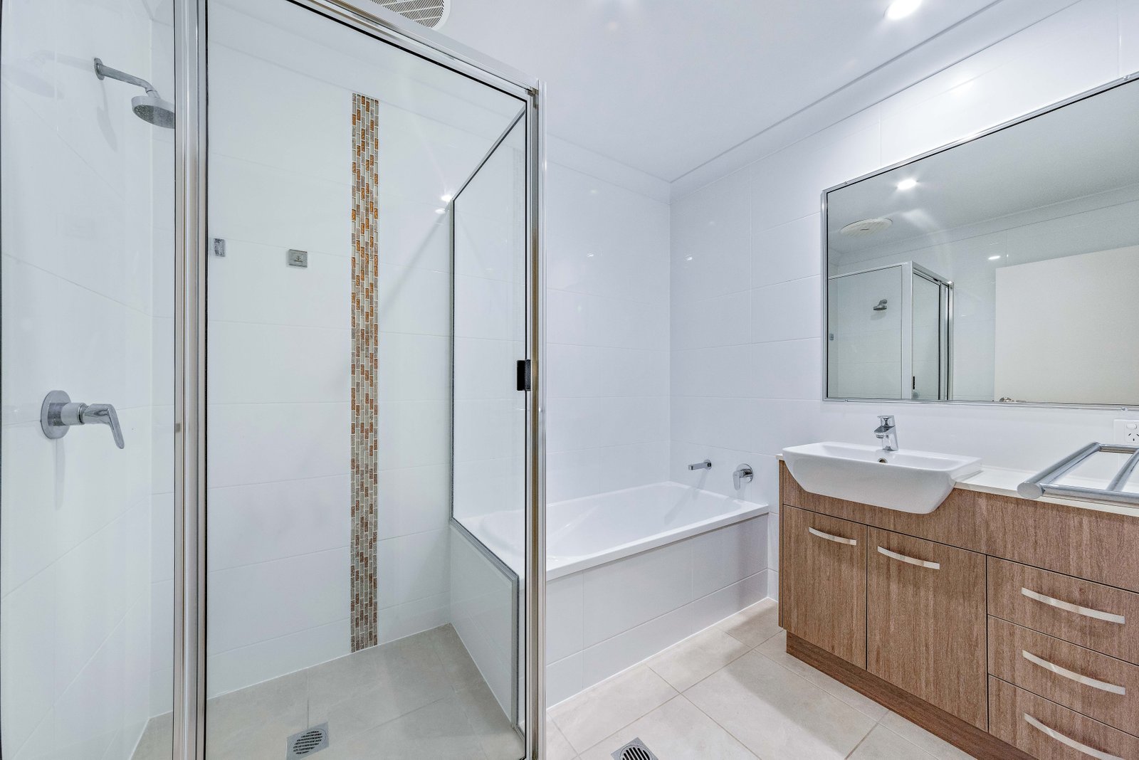 6a and 6b Leichardt Place CANNONVALE 9