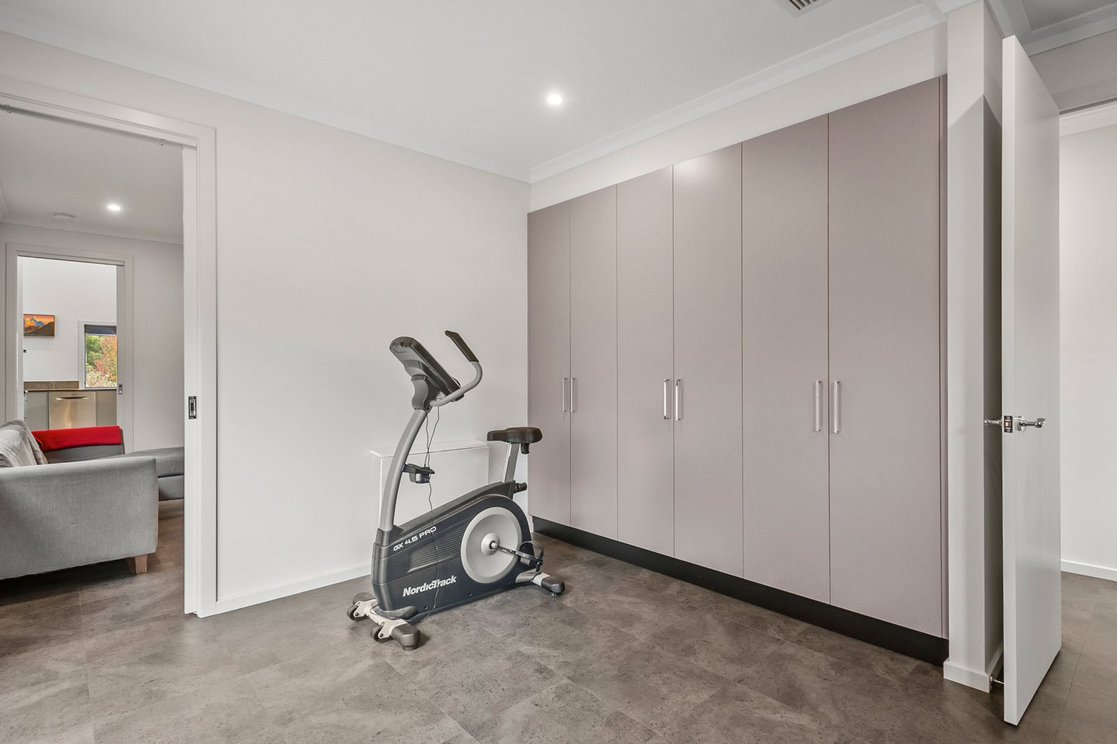 Real Estate and Property in 6A Gordon Court, Woodend, VIC