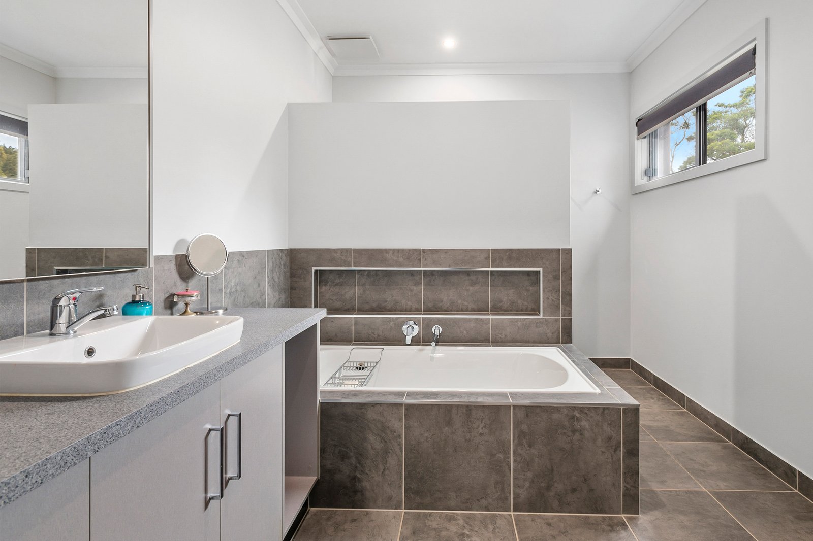 Real Estate and Property in 6A Gordon Court, Woodend, VIC
