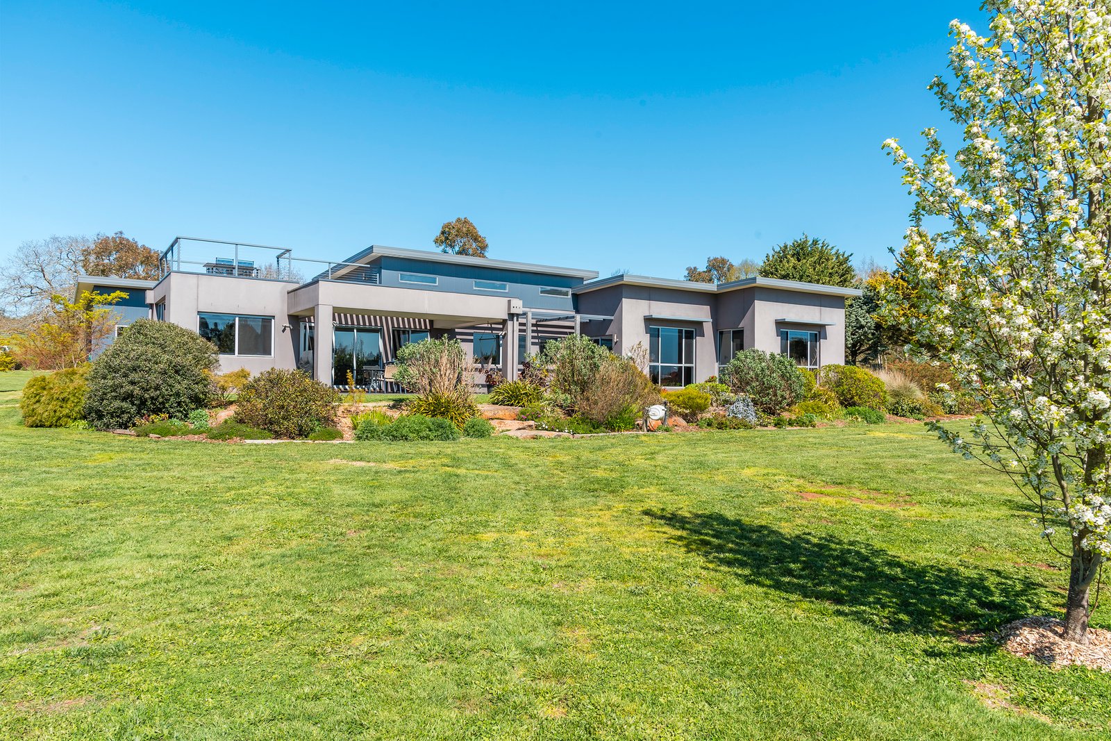 Real Estate and Property in 6A Gordon Court, Woodend, VIC