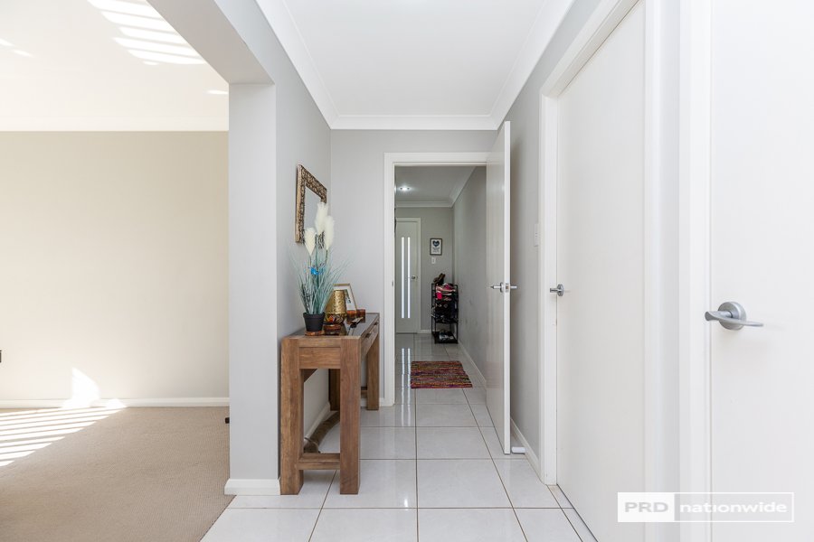 6a Rosehill Place TAMWORTH 3