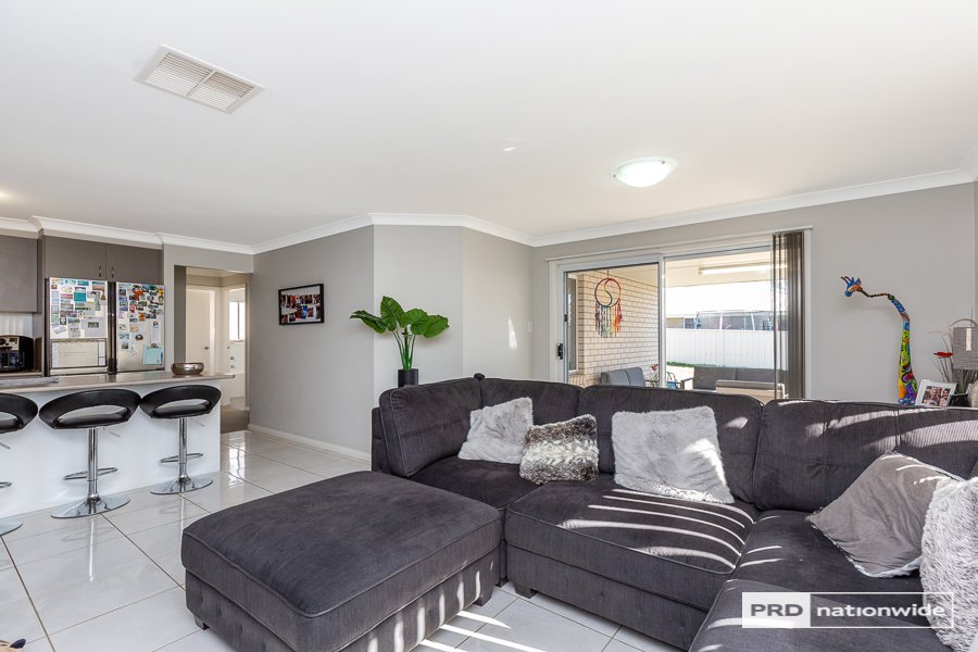 6a Rosehill Place TAMWORTH 5