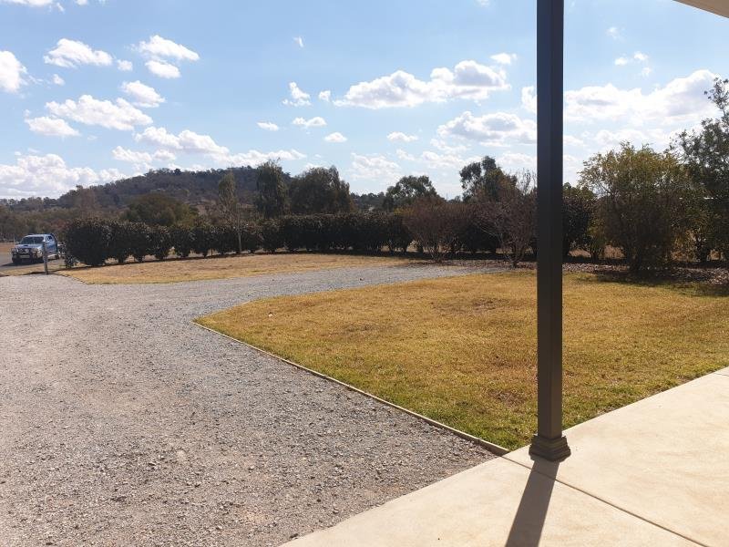 6a Songlark Place TAMWORTH 2