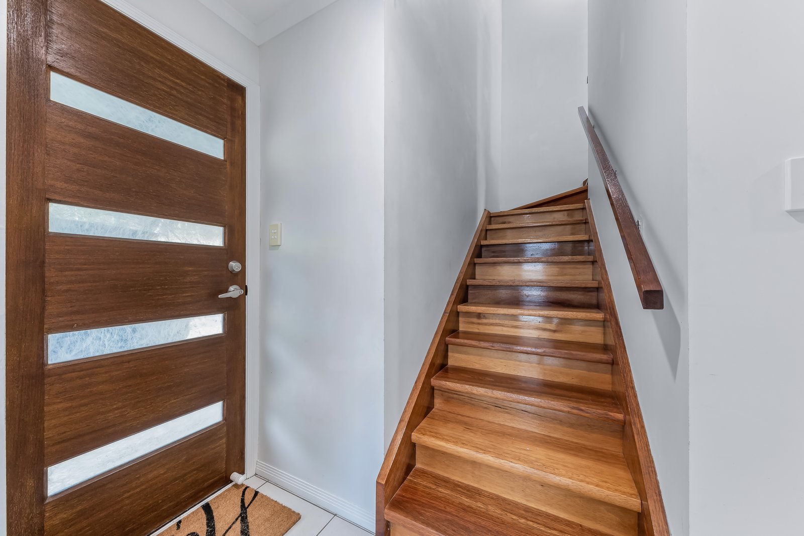 6A Yachtsman Parade CANNONVALE 13