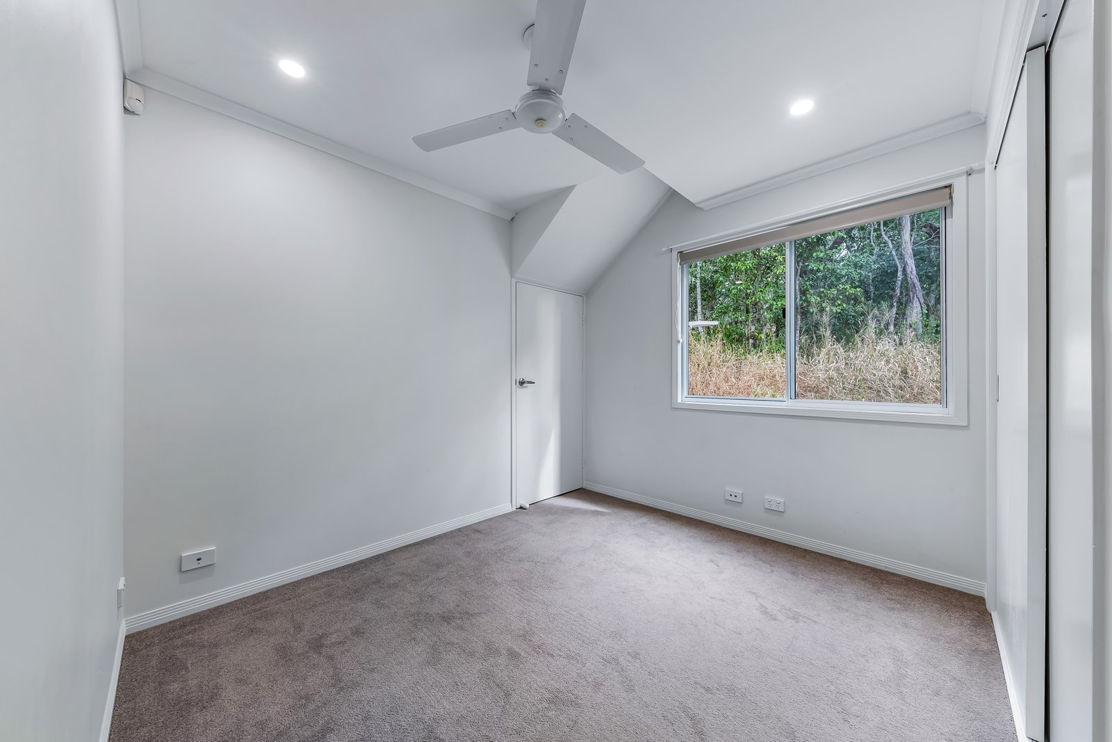 6A Yachtsman Parade CANNONVALE 14