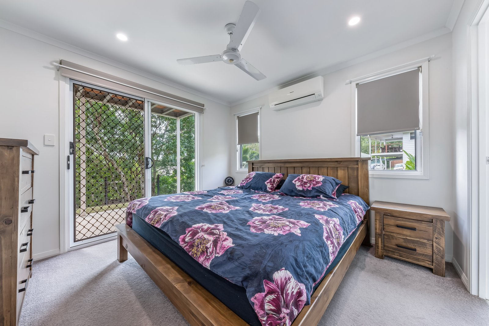 6A Yachtsman Parade CANNONVALE 18