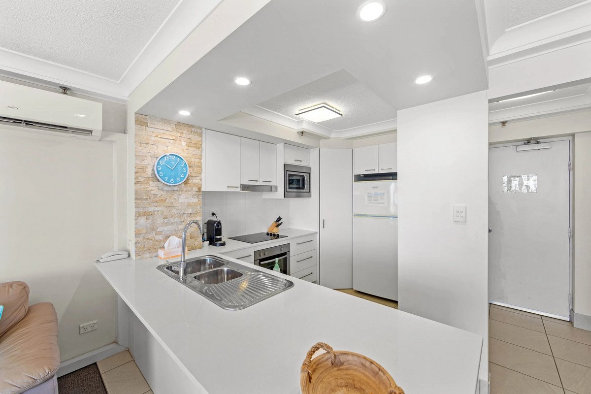 6B/3 Second Avenue BURLEIGH HEADS 3