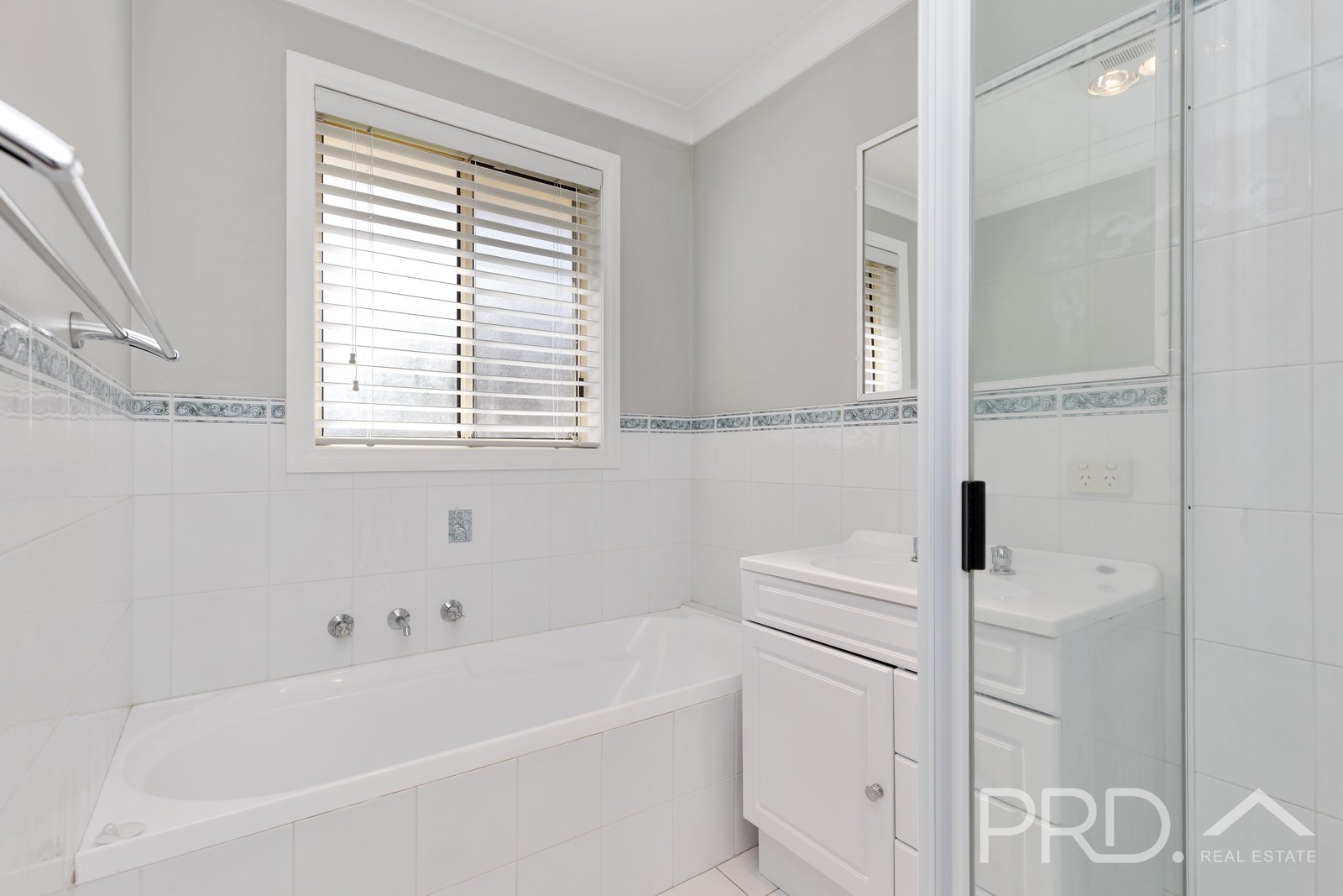 7-9 Sydney Street TUMUT 8