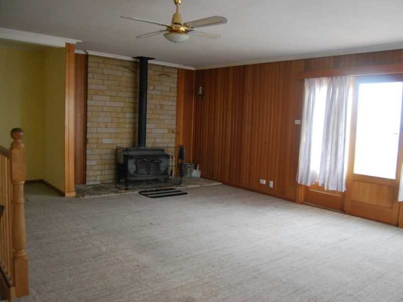 7 Acacia Court AUSTINS FERRY 3