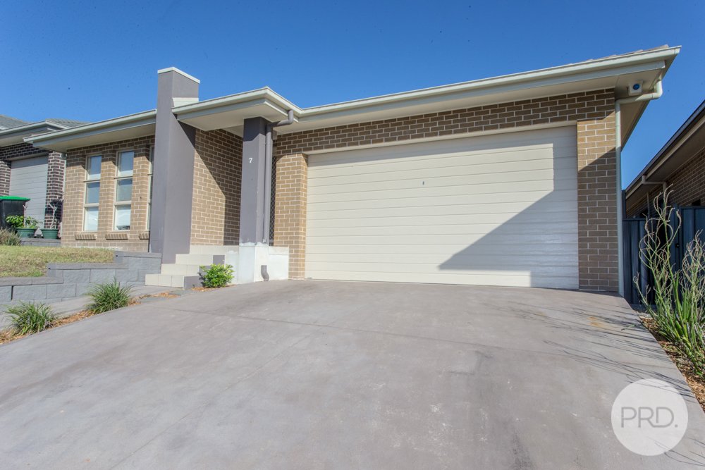 7 Admiral Avenue JORDAN SPRINGS 19