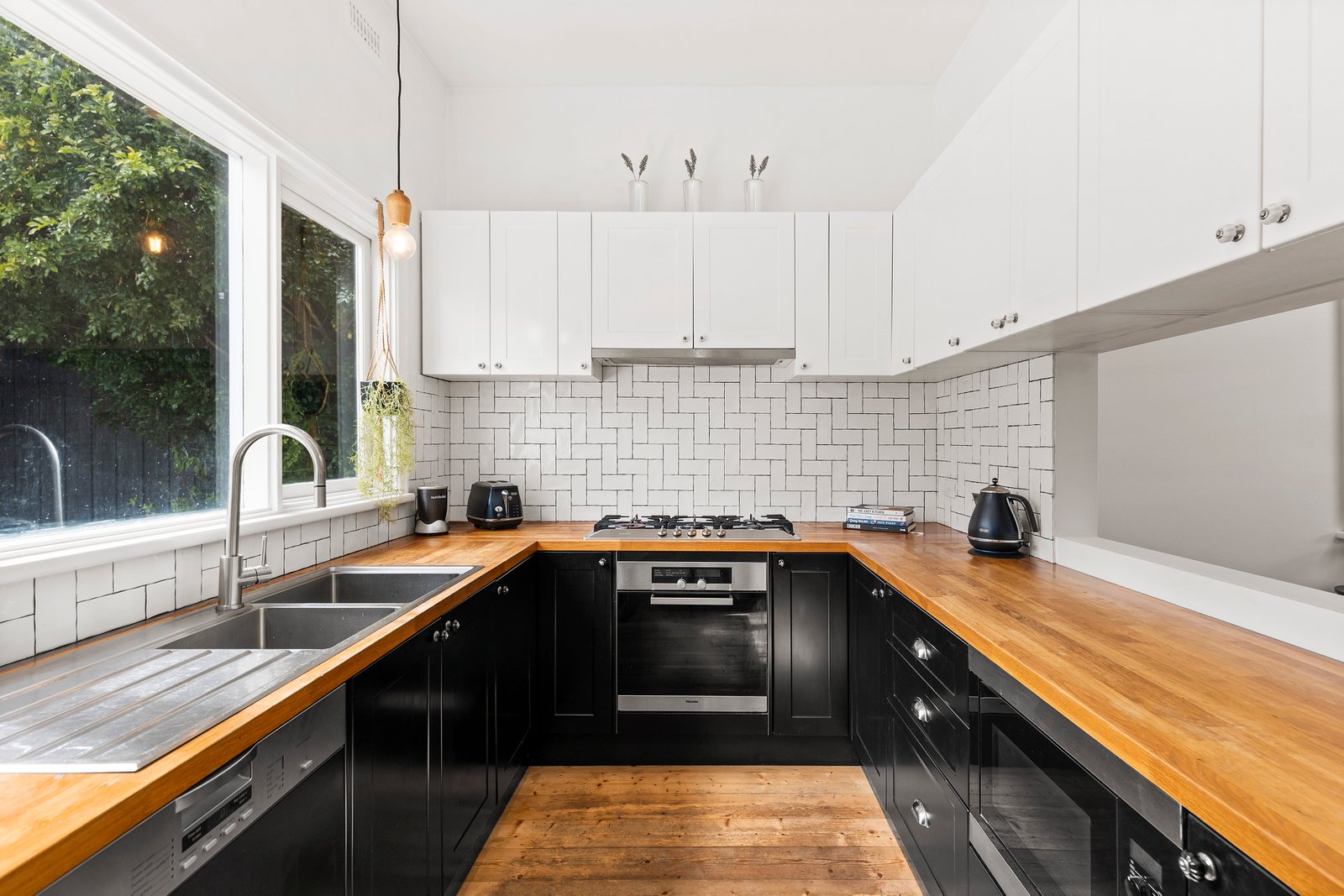 Real Estate and Property in 7 Almond Street, Caulfield South, VIC