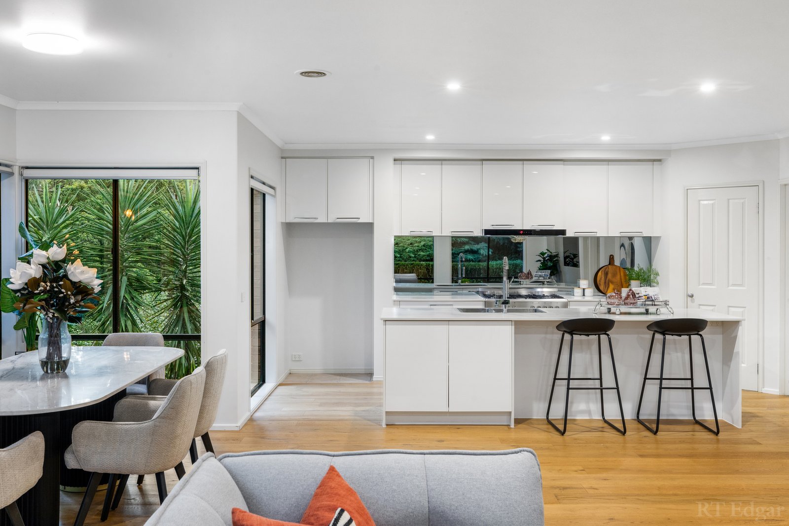 Real Estate and Property in 7 Aloha Gardens, Templestowe, VIC