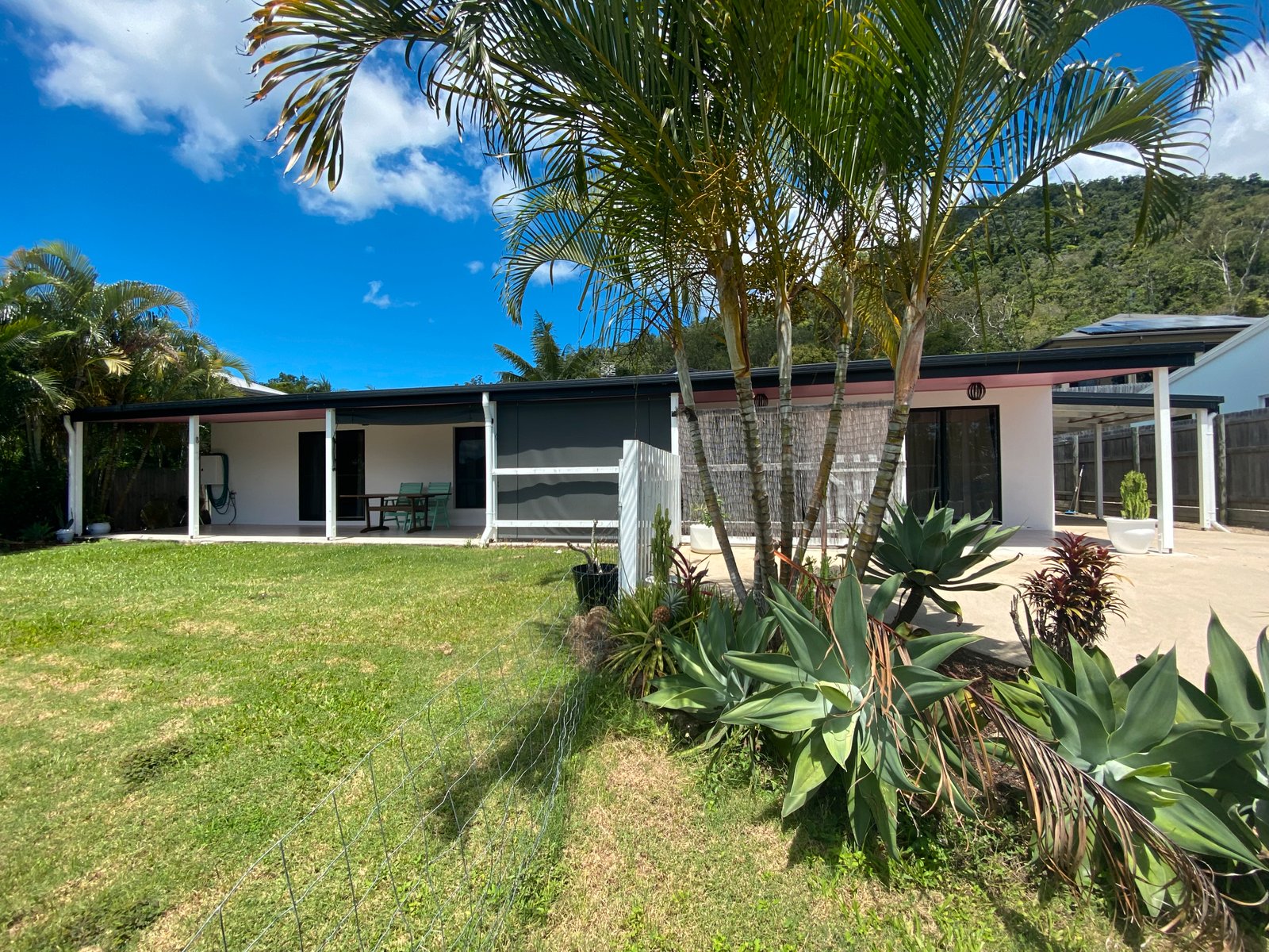 7 Amarula Place CANNONVALE 2